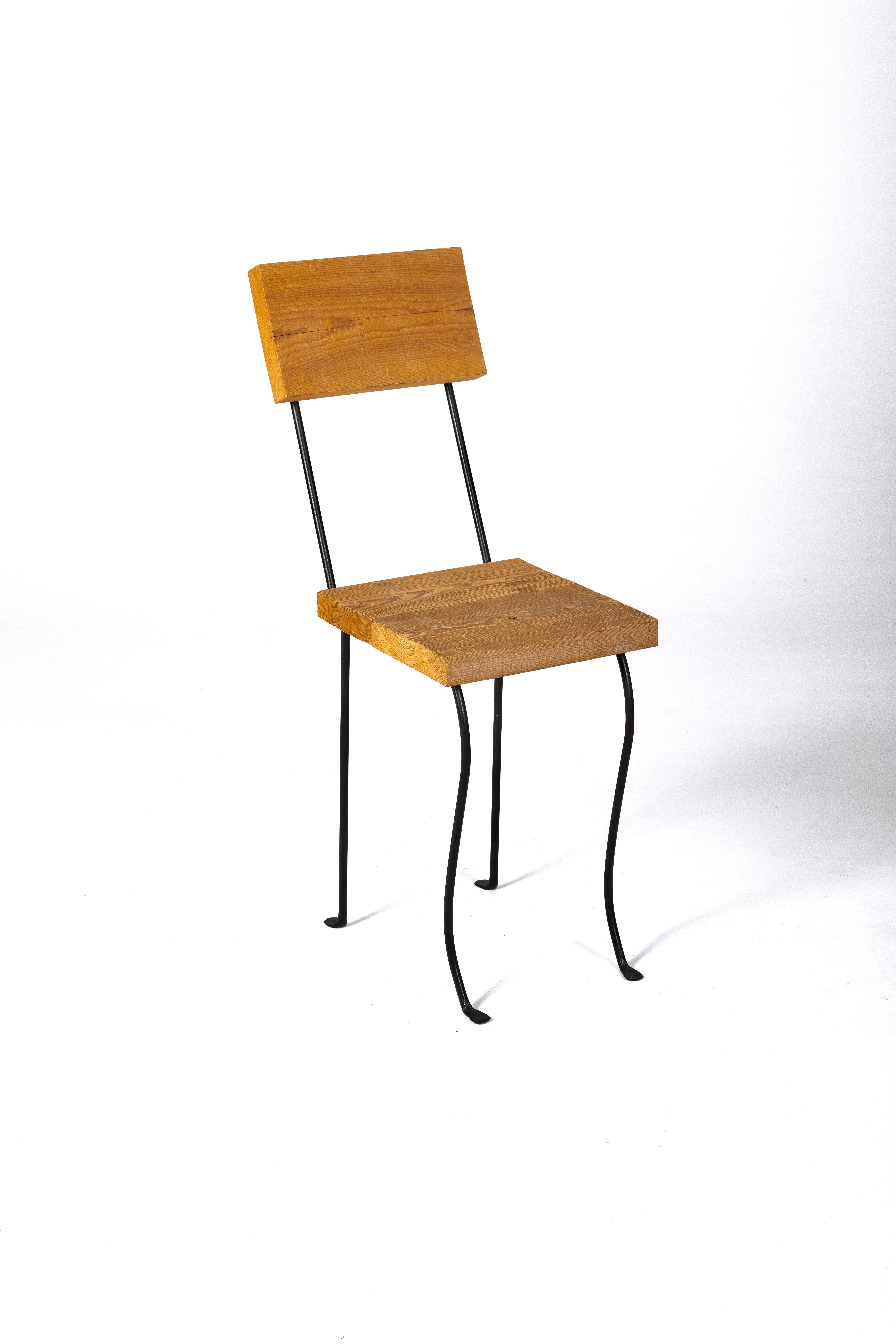 Chair from the 'Ligne Pauvre' (Poor Line) by designer Patrice Gruffaz for the publishing house Lieux in the 90s. This chair features a seat and backrest in raw fir and a black lacquered metal base. Provenance: Etat de Siège Gallery.
LP1513-1514