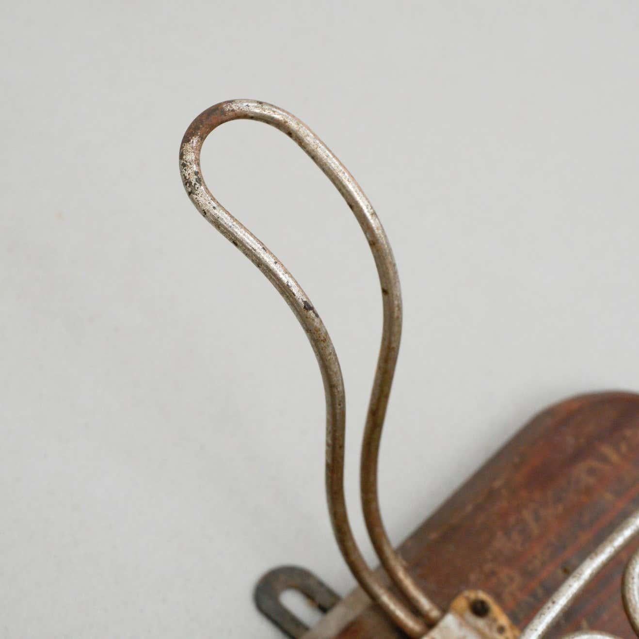 Legno Appendiabiti in Wood e metallo, 1930 circa in vendita