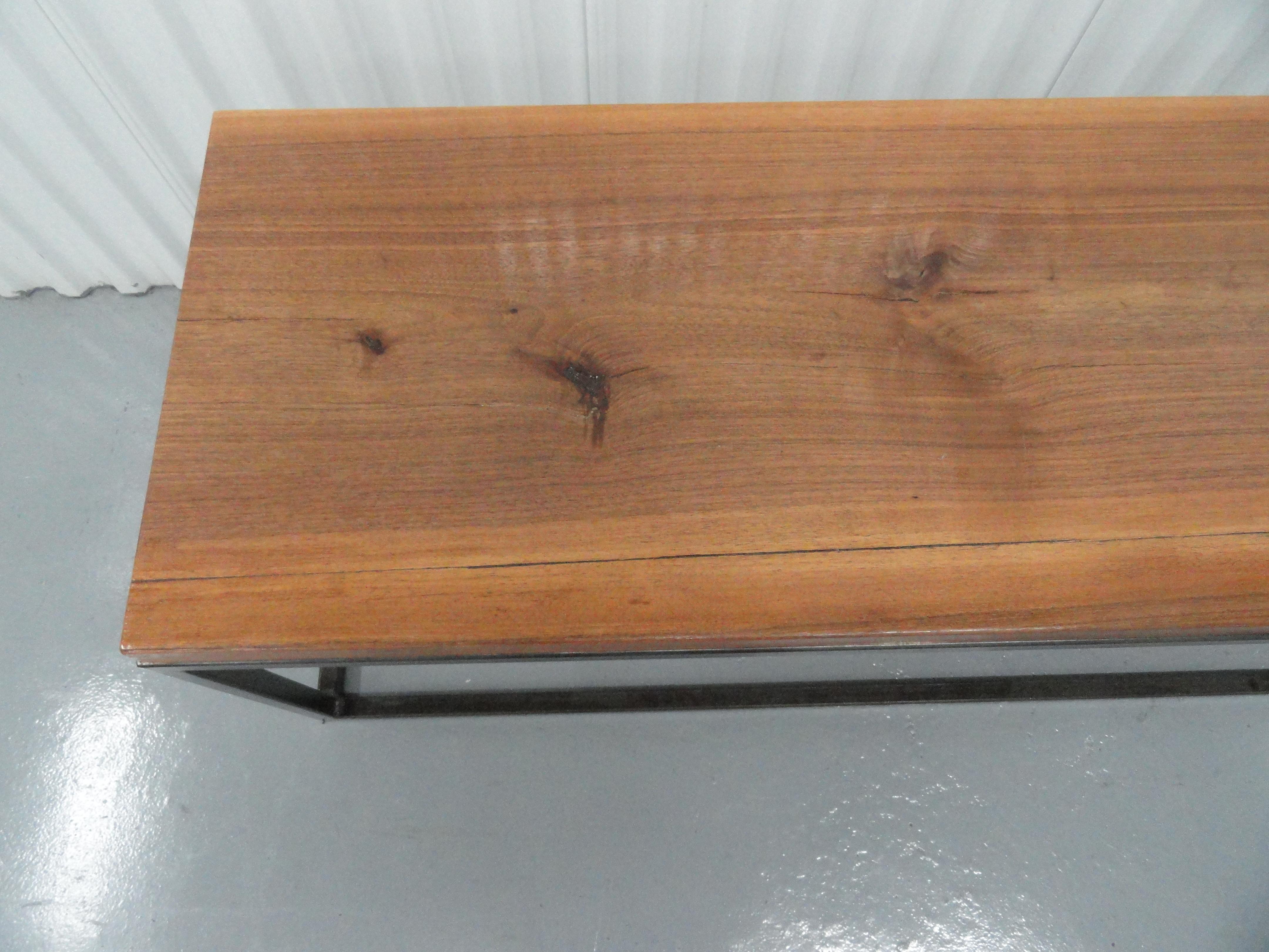 Wood and Metal Coffee Table In Excellent Condition For Sale In West Palm Beach, FL