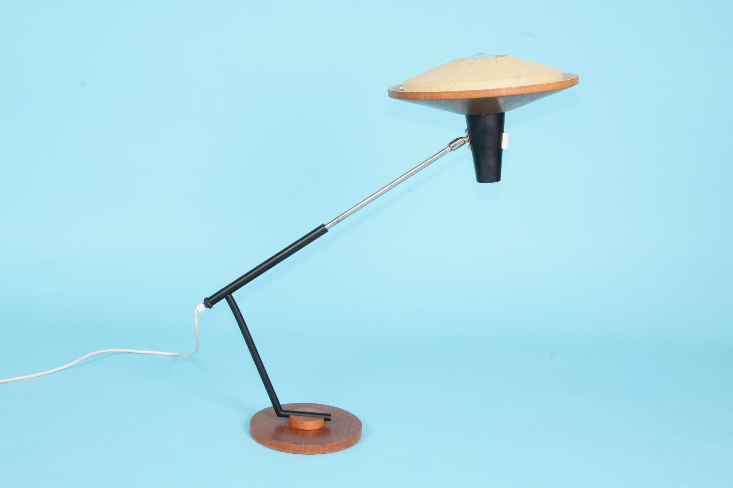 Wood and Metal Desk Lamp In Good Condition In grand Lancy, CH