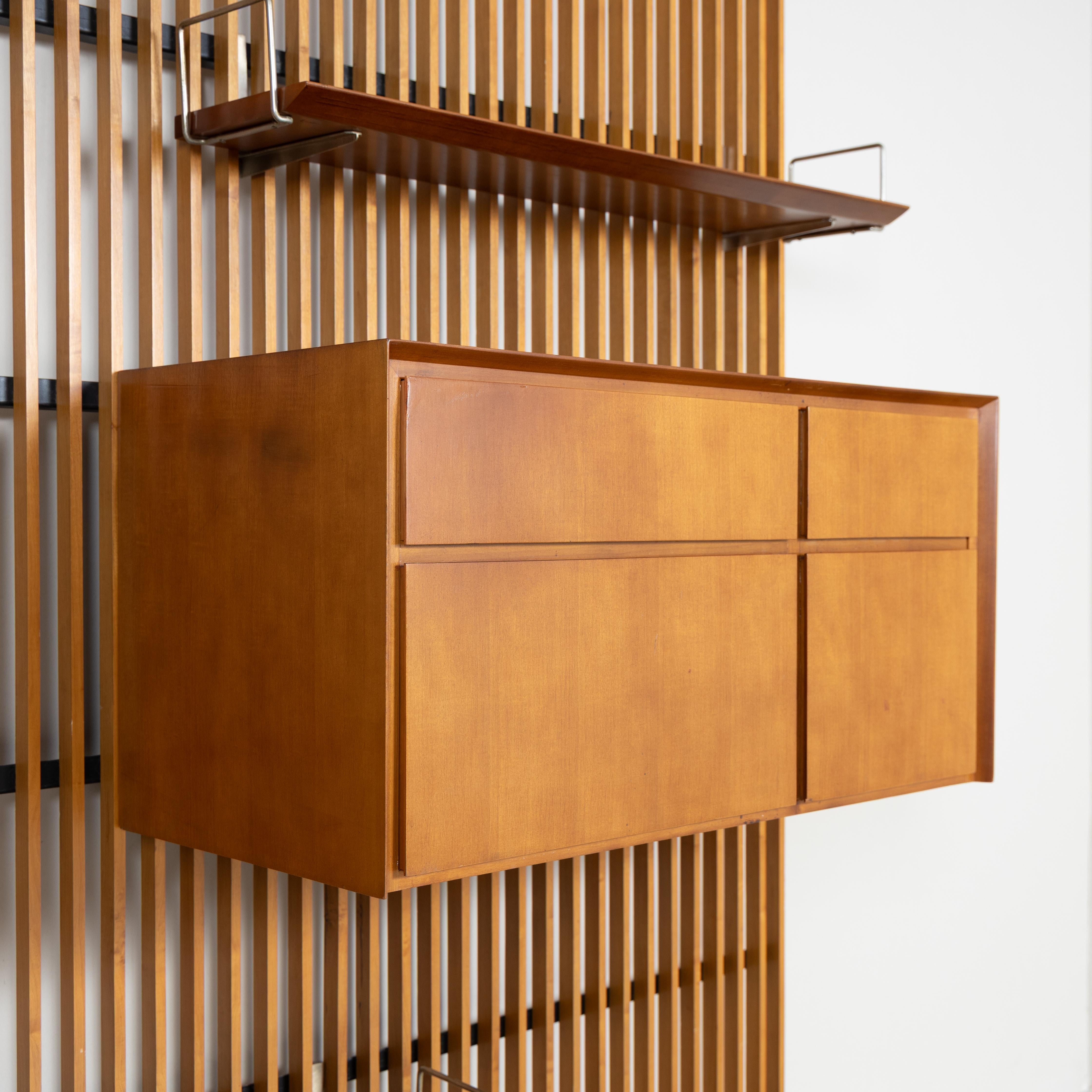 Wandregal aus Holz und Metall mit Lattenrost und Regalen, 1960 im Angebot 3
