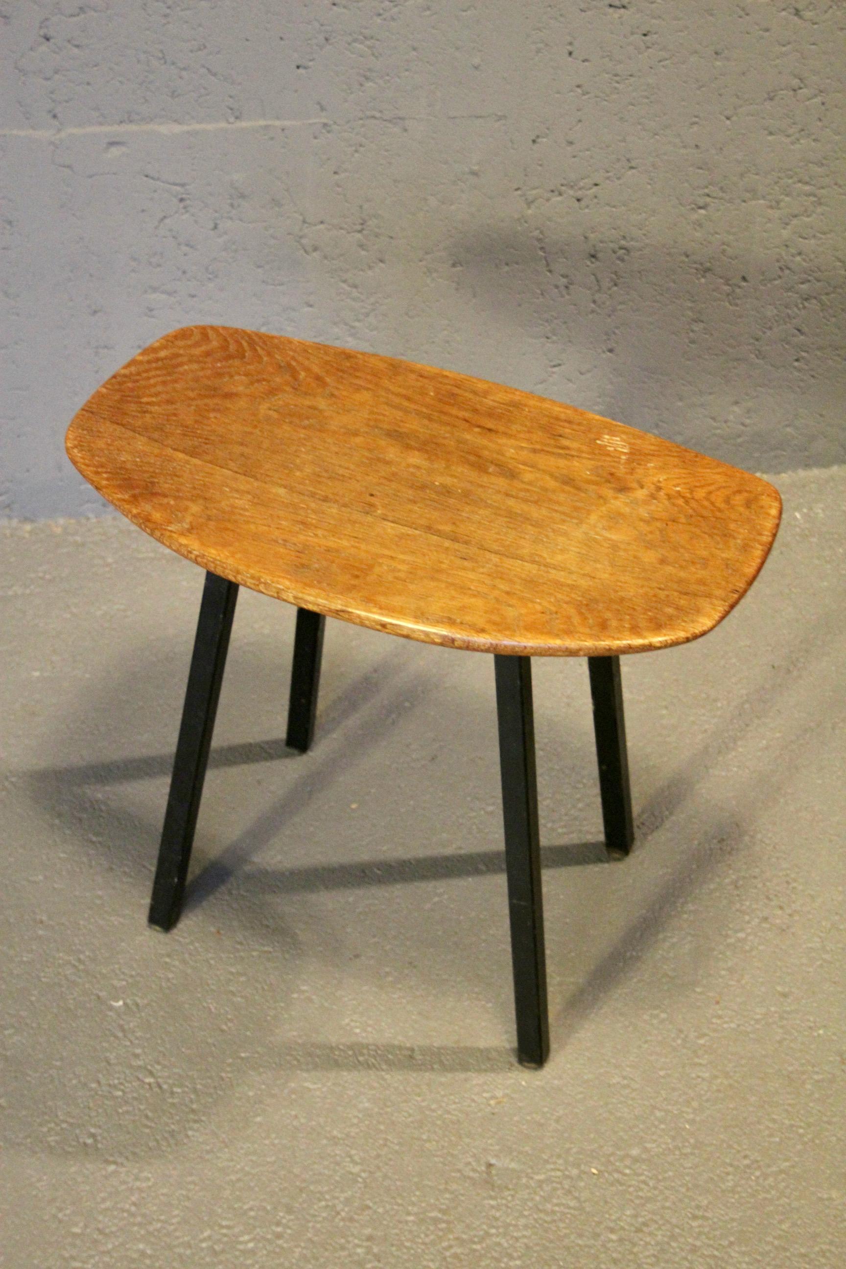 Milieu du XXe siècle Tabouret en bois et métal en vente