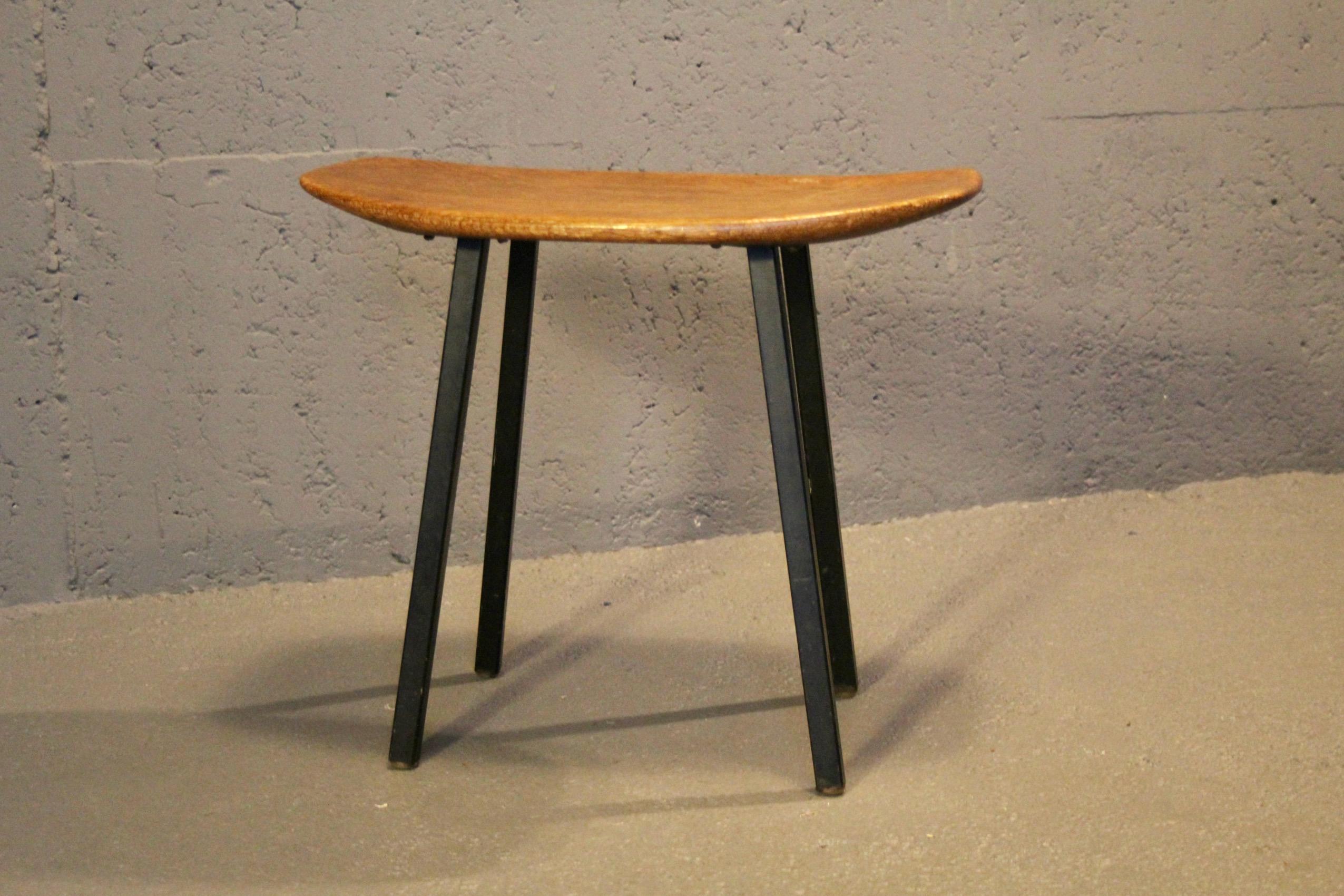 Tabouret en bois et métal en vente 1