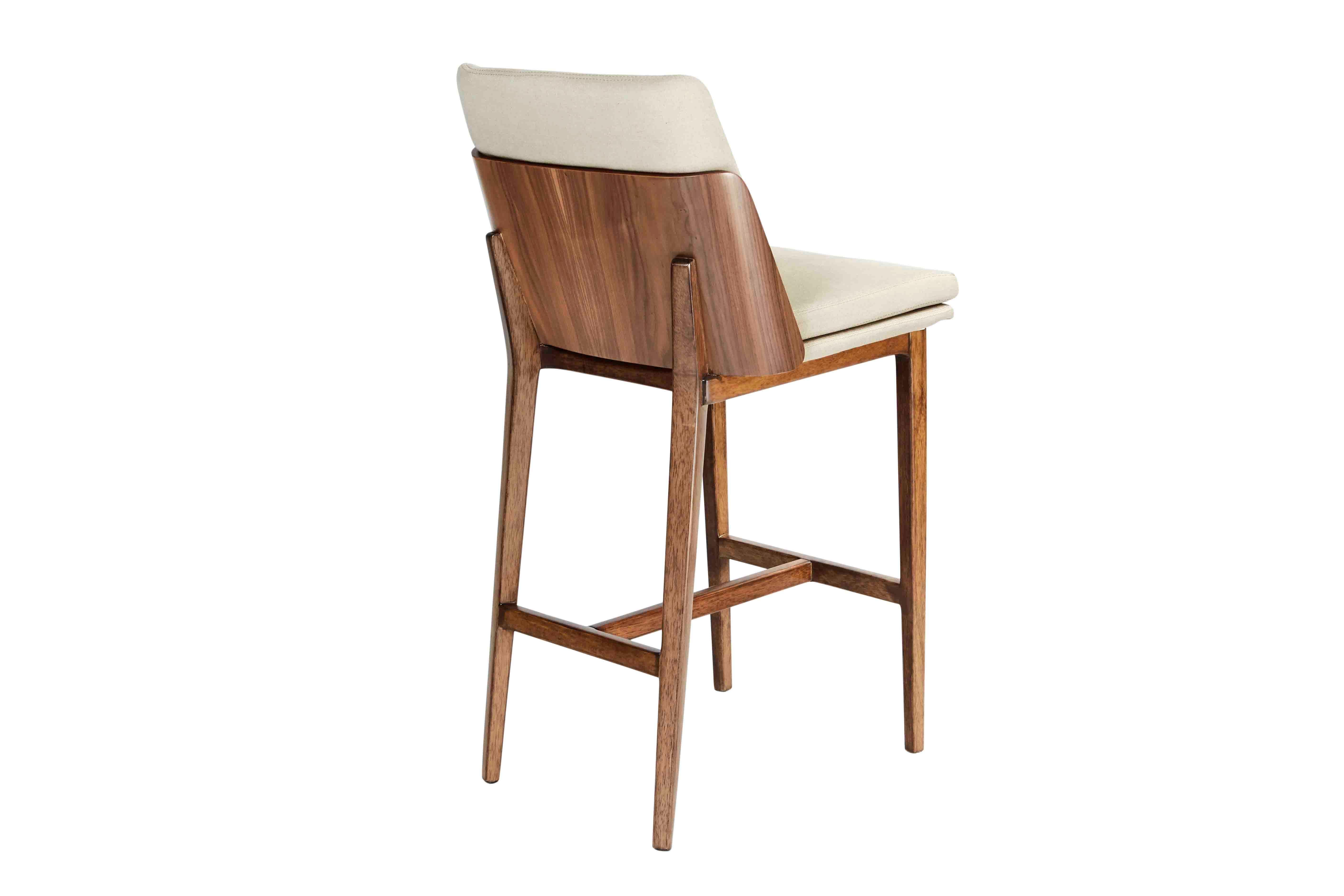 Structure in wood
seat and backrest in fabric off-white.
 