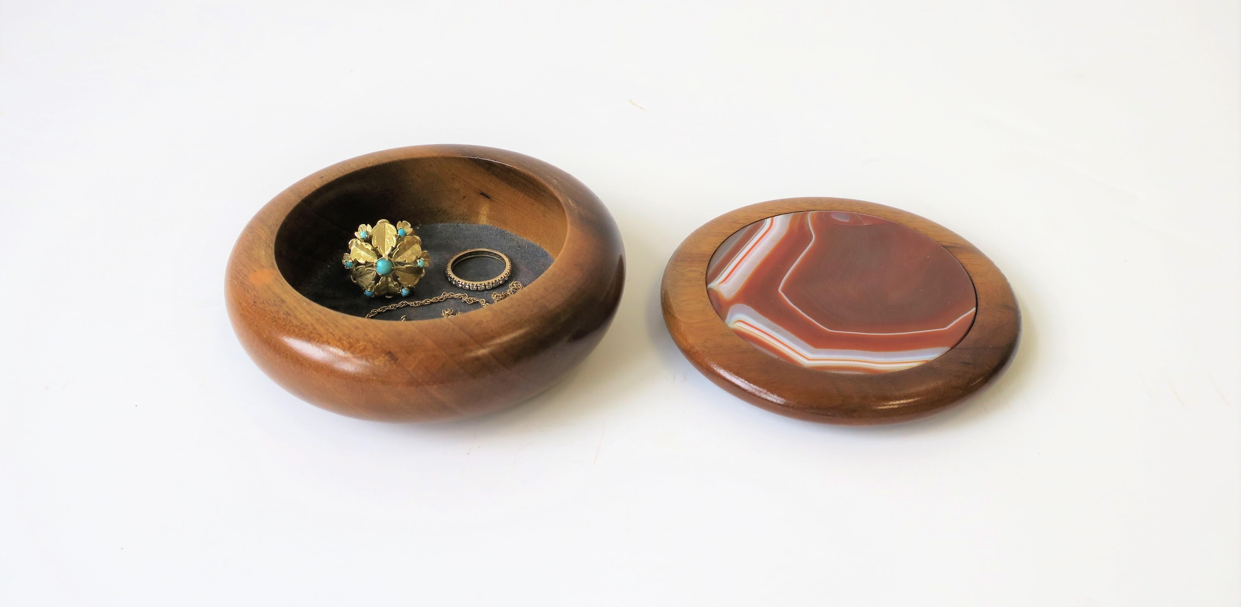 Lacquered Agate Onyx Geode and Wood Round Jewelry or Trinket Box, Brazil, 1990s