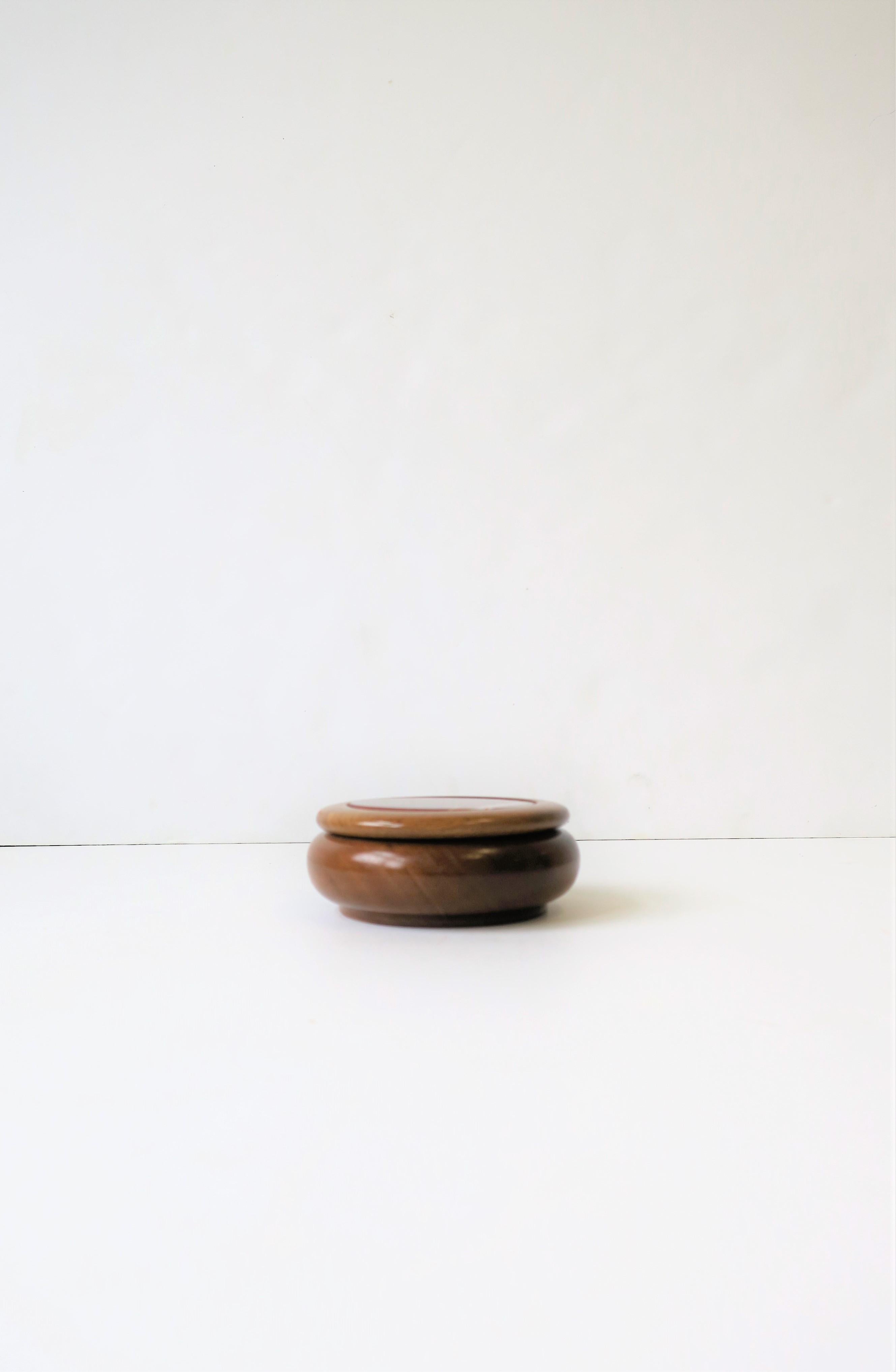 20th Century Agate Onyx Geode and Wood Round Jewelry or Trinket Box, Brazil, 1990s