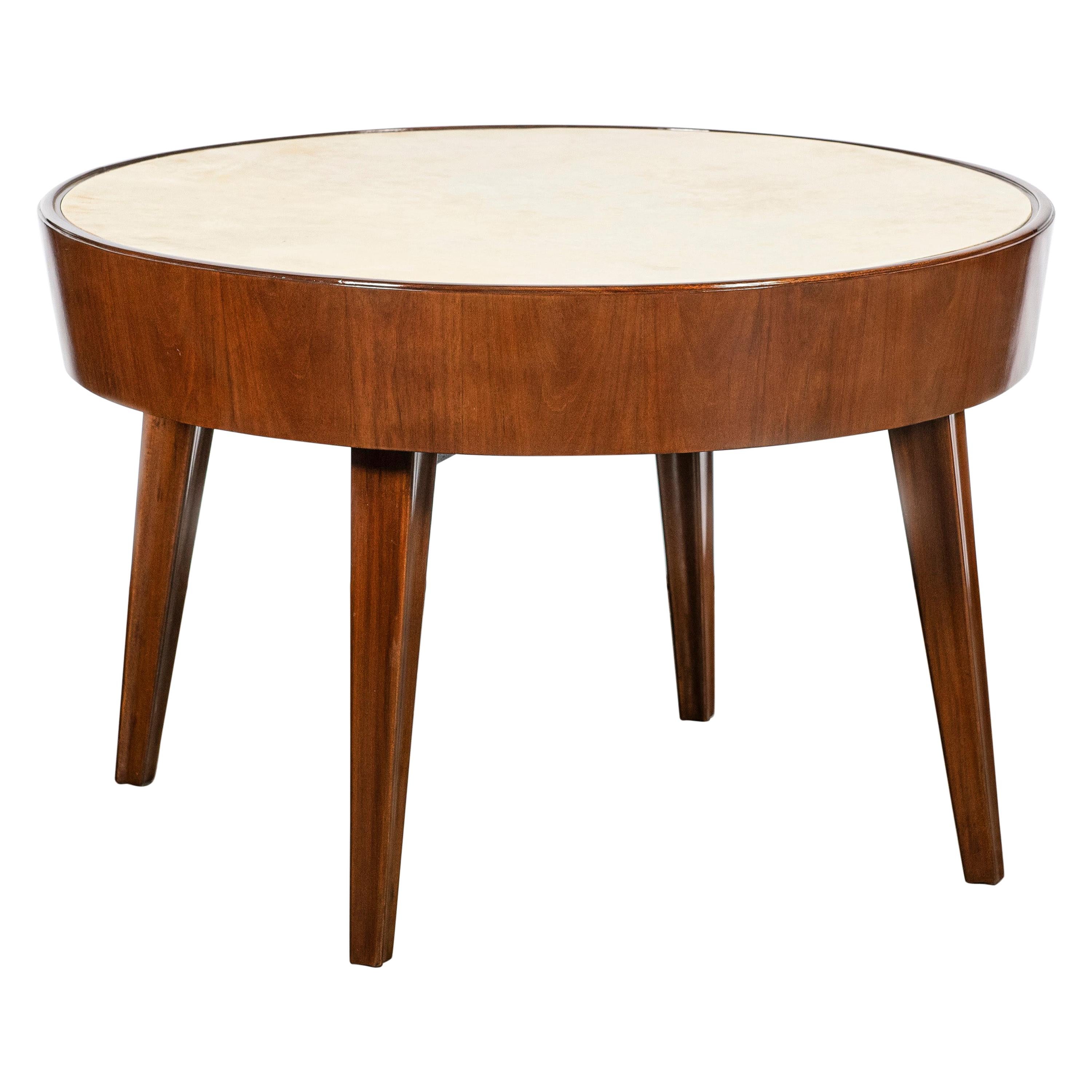 Table ronde basse en bois et parchemin de Comte, Argentine, Buenos Aires, vers 1950