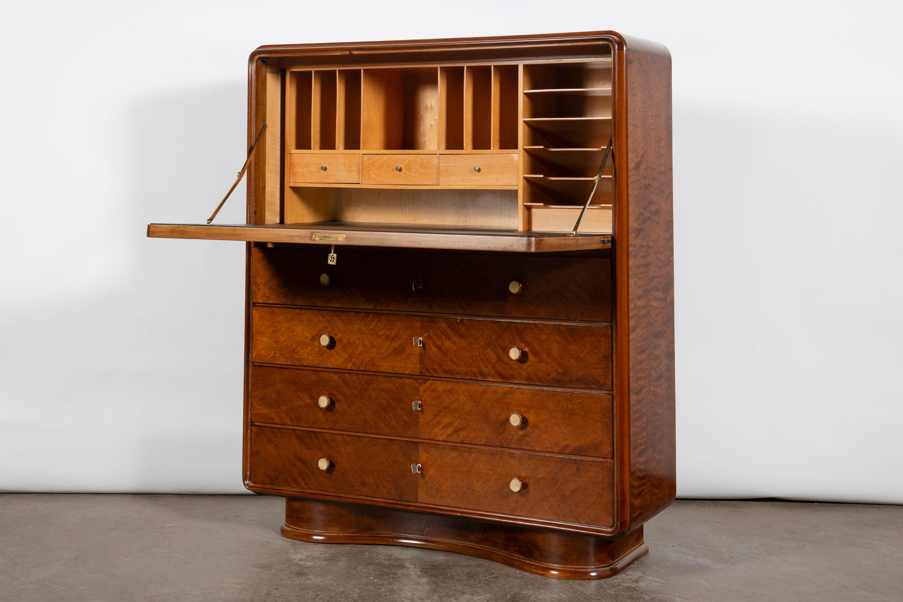 Secreter de madera y pergamino de Englander & Bonta, Argentina, hacia 1940. Moderno en venta