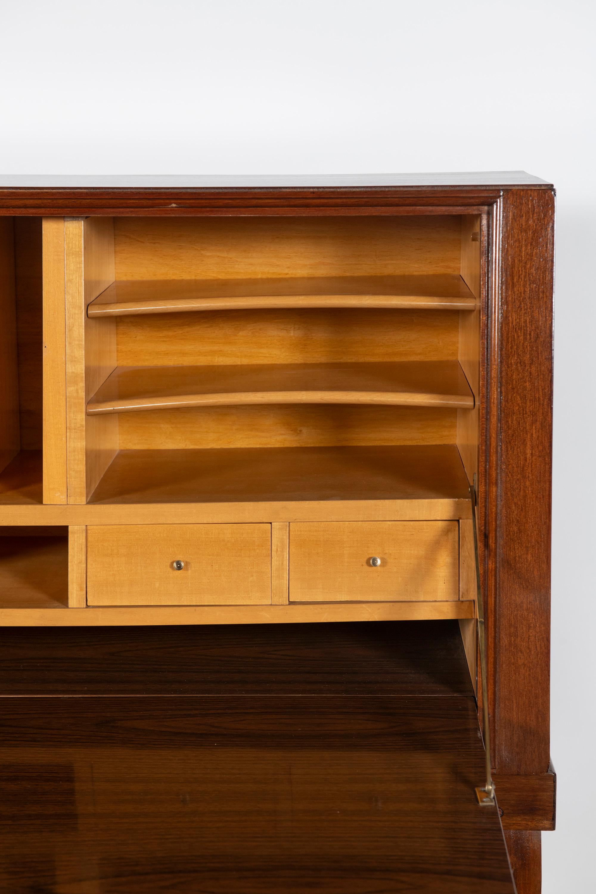 Secreter de madera y pergamino de Englander & Bonta, Argentina, hacia 1940. en Bueno estado para la venta en Buenos Aires, Buenos Aires
