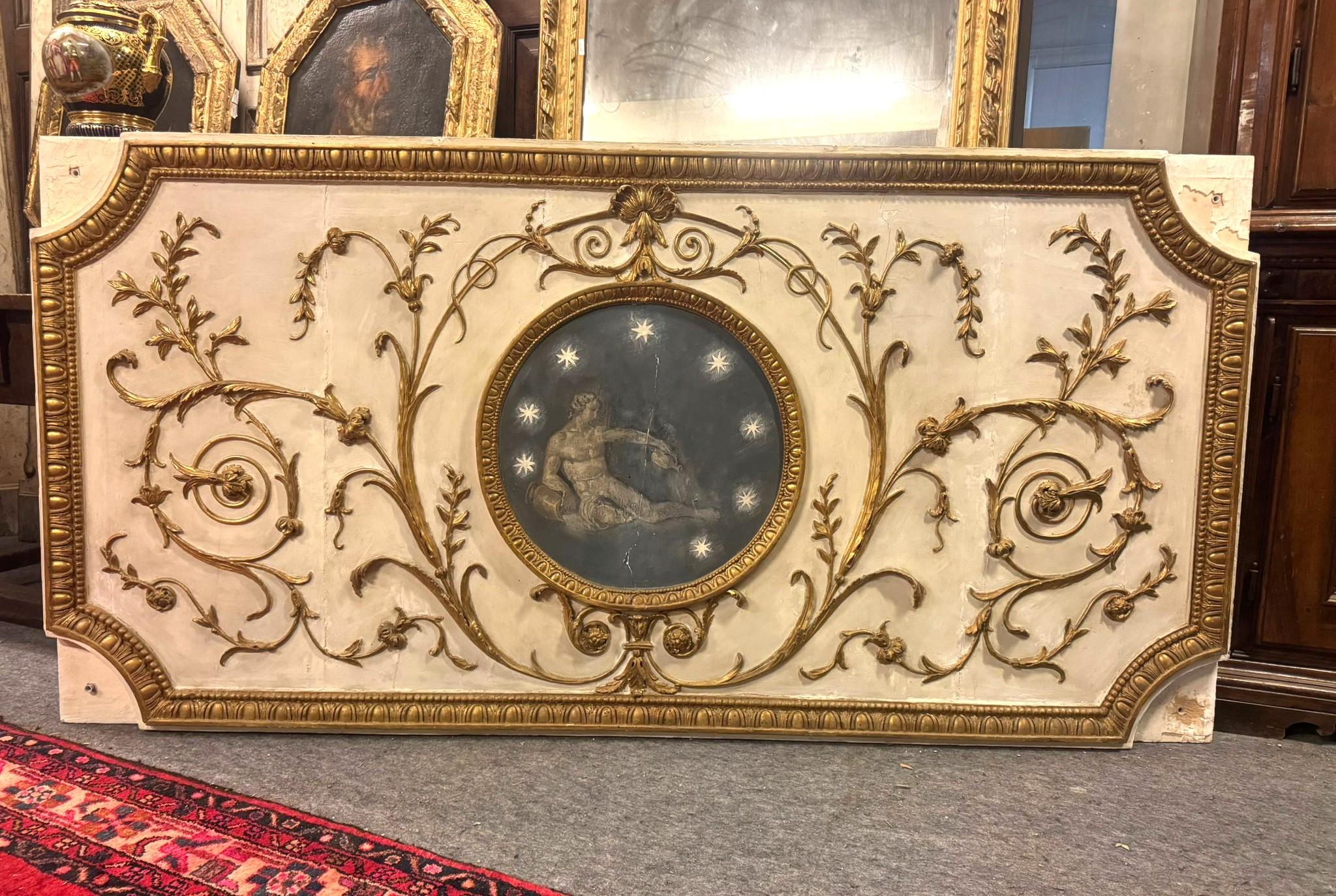 Wood and plaster panel, lacquered floral and leafy decorations, italy (Italienisch) im Angebot