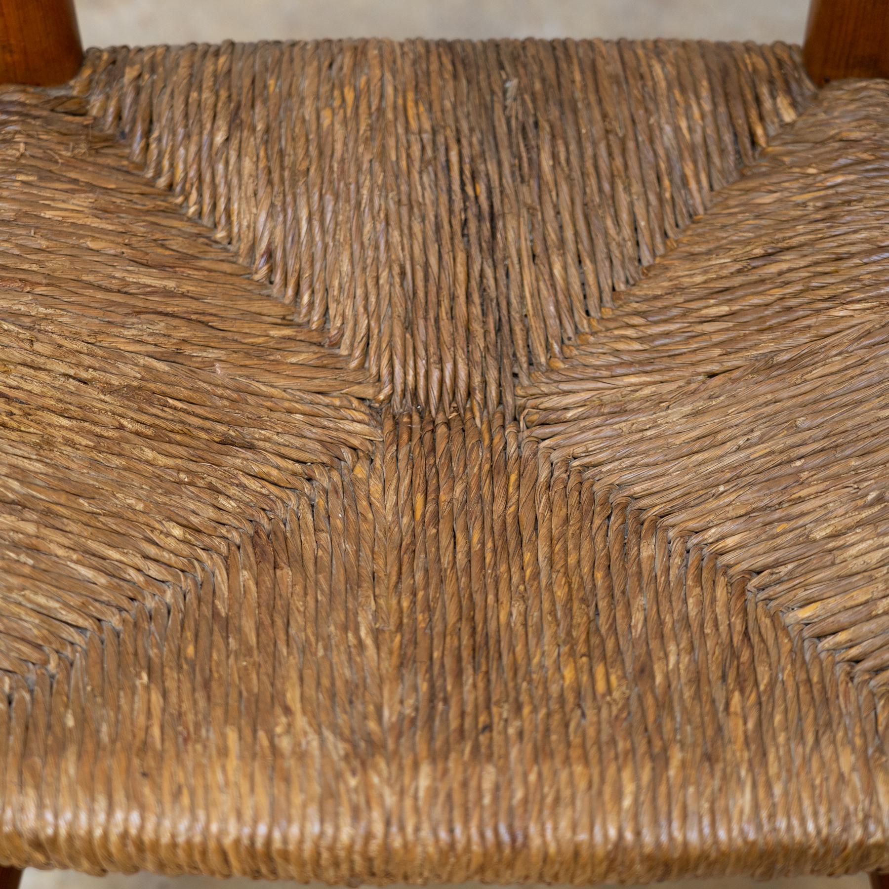 Chaise en bois et rotin, d'après Charlotte Perriand, d'époque Modernity, circa 1960 en vente 4