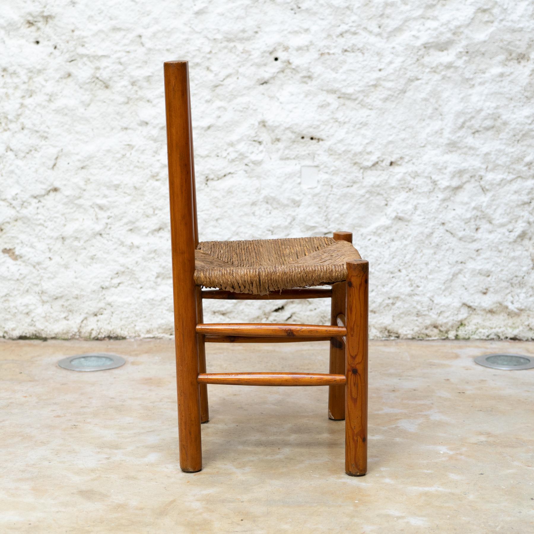 Mid-Century Modern Chaise en bois et rotin, d'après Charlotte Perriand, d'époque Modernity, circa 1960 en vente