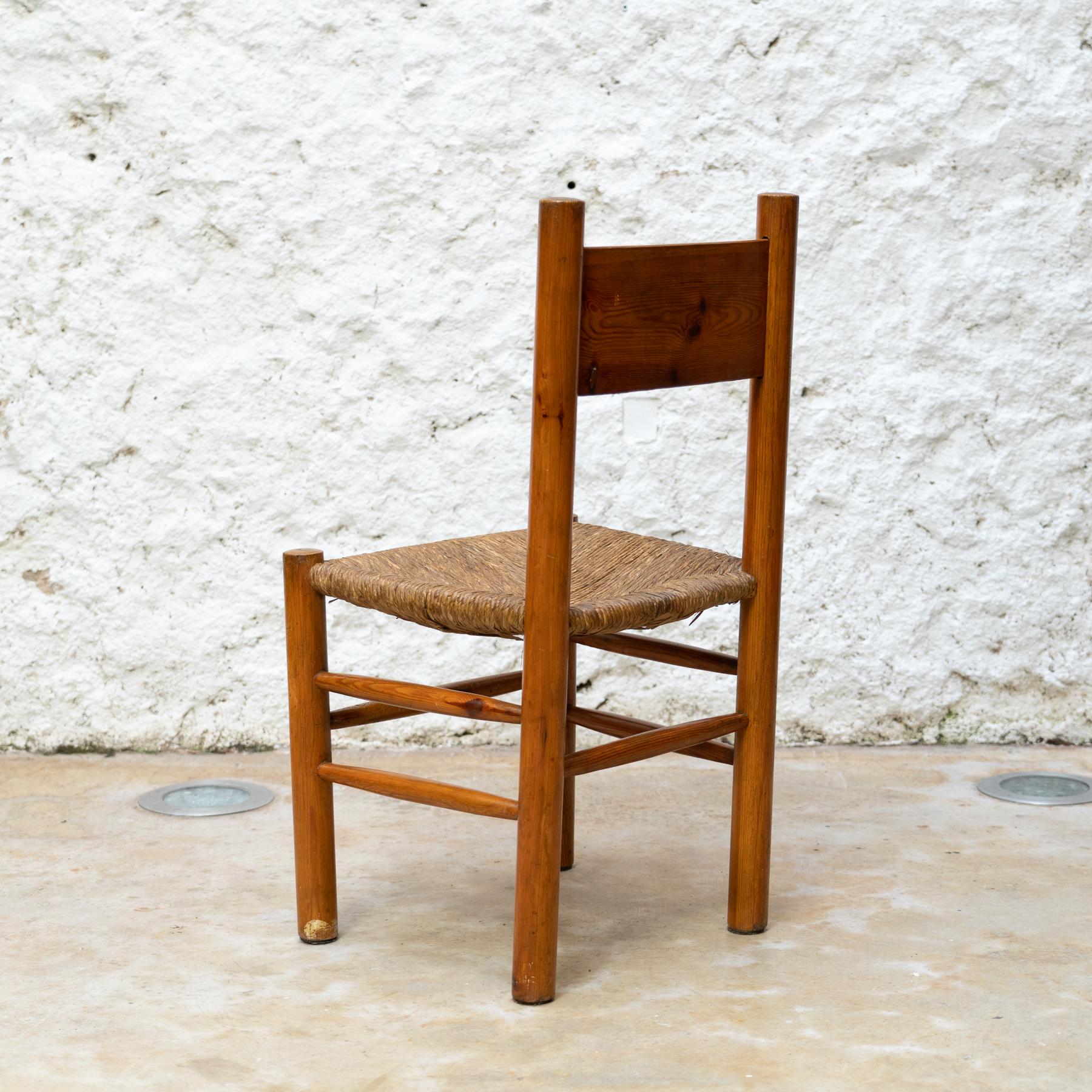 Milieu du XXe siècle Chaise en bois et rotin, d'après Charlotte Perriand, d'époque Modernity, circa 1960 en vente
