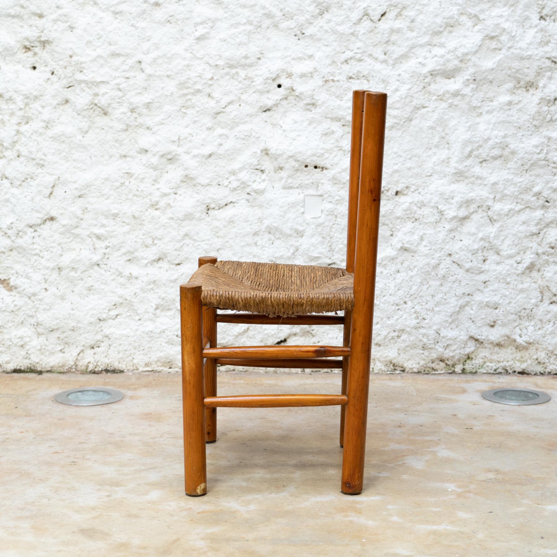 Bois Chaise en bois et rotin, d'après Charlotte Perriand, d'époque Modernity, circa 1960 en vente