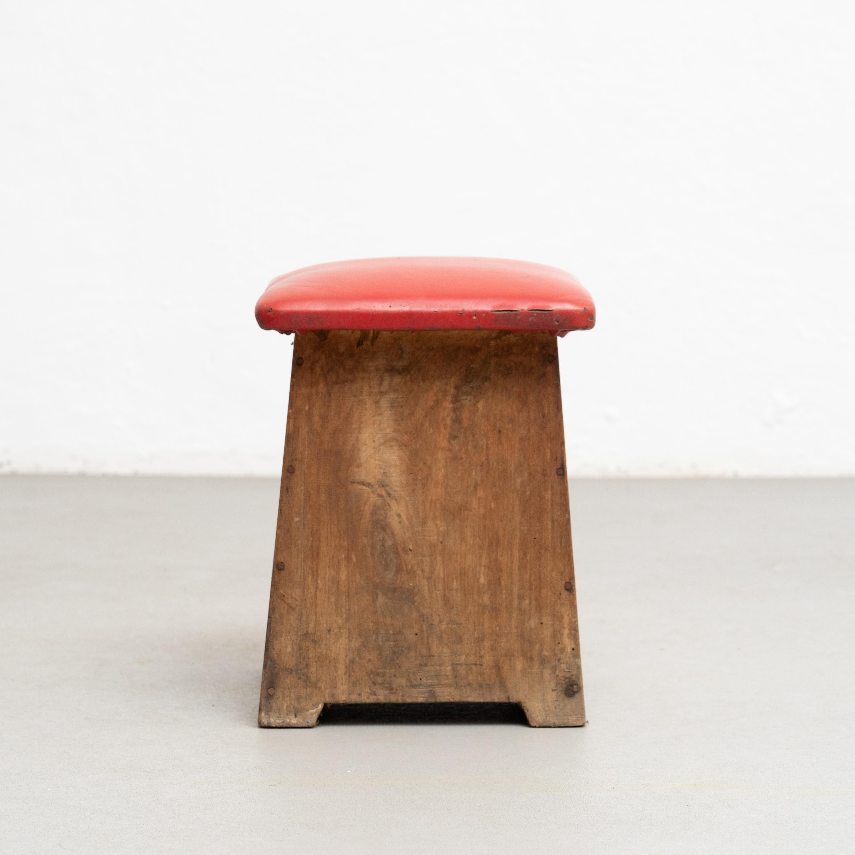 Wood and Red Skai Stool, circa 1960  In Good Condition For Sale In Barcelona, Barcelona