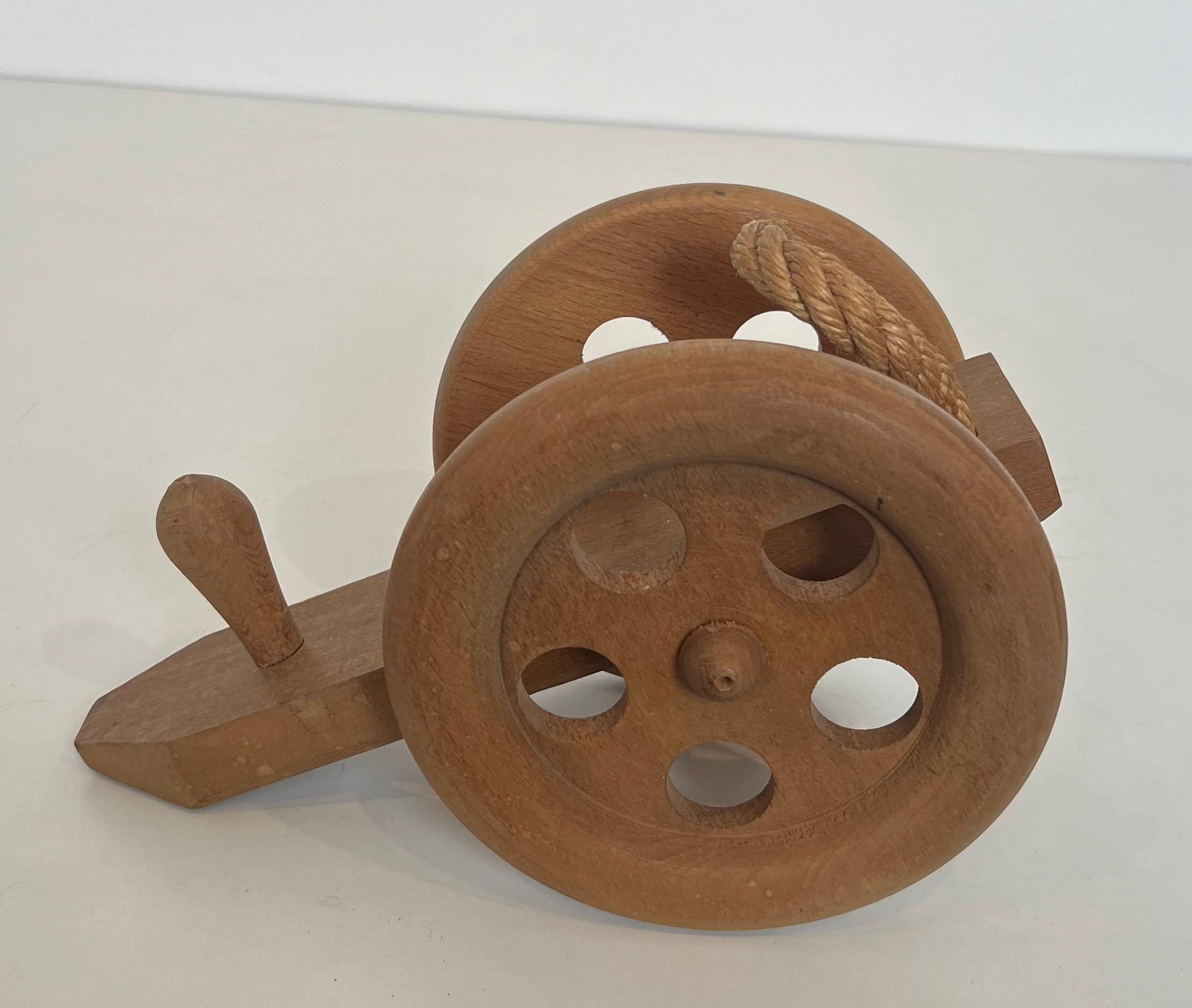 Holz- und Seilflaschenhalter mit Darstellung eines Kanonen. Französisches Werk von Audoux Minet im Angebot 7