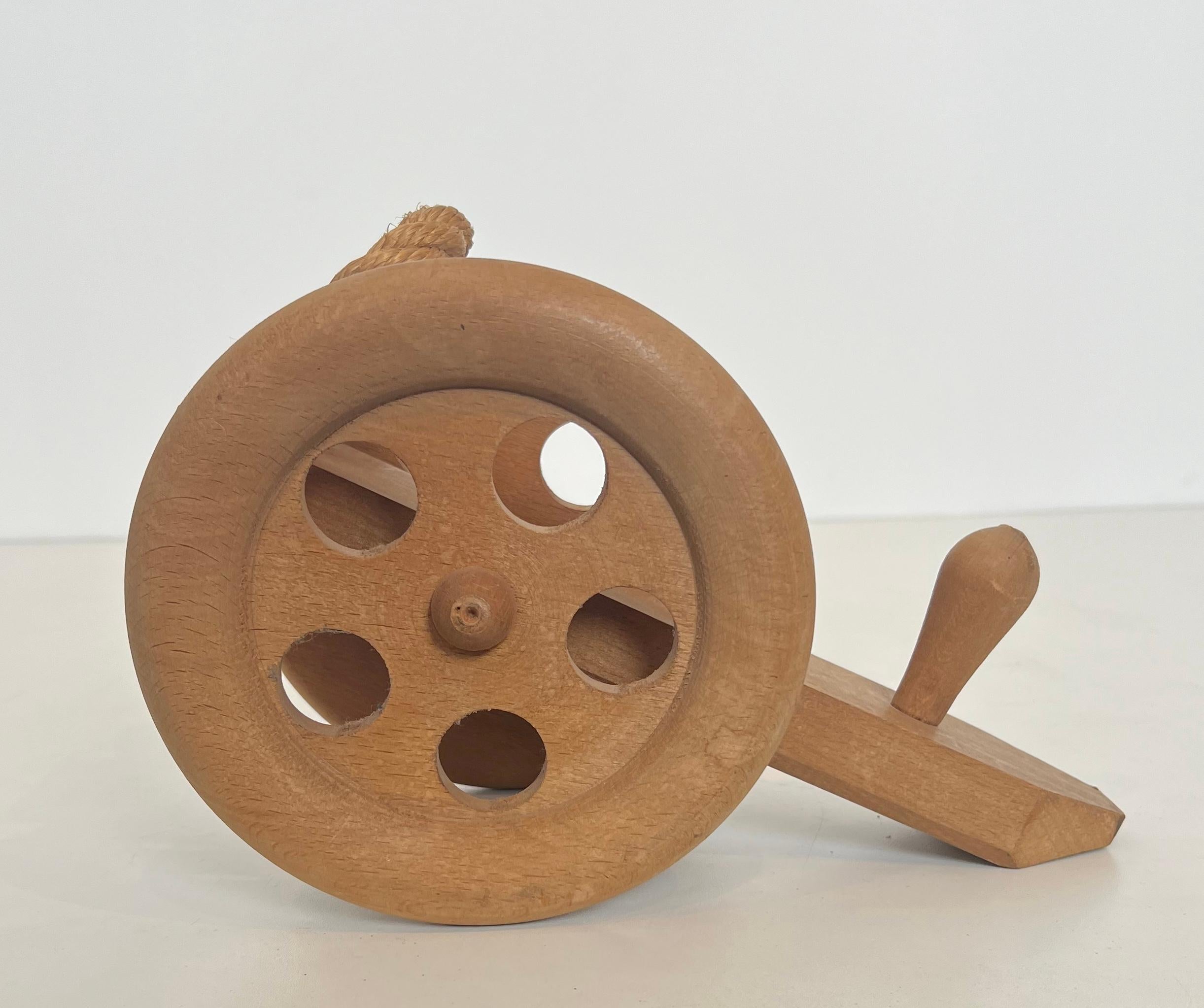 Holz- und Seilflaschenhalter mit Darstellung eines Kanonen. Französisches Werk von Audoux Minet im Angebot 8