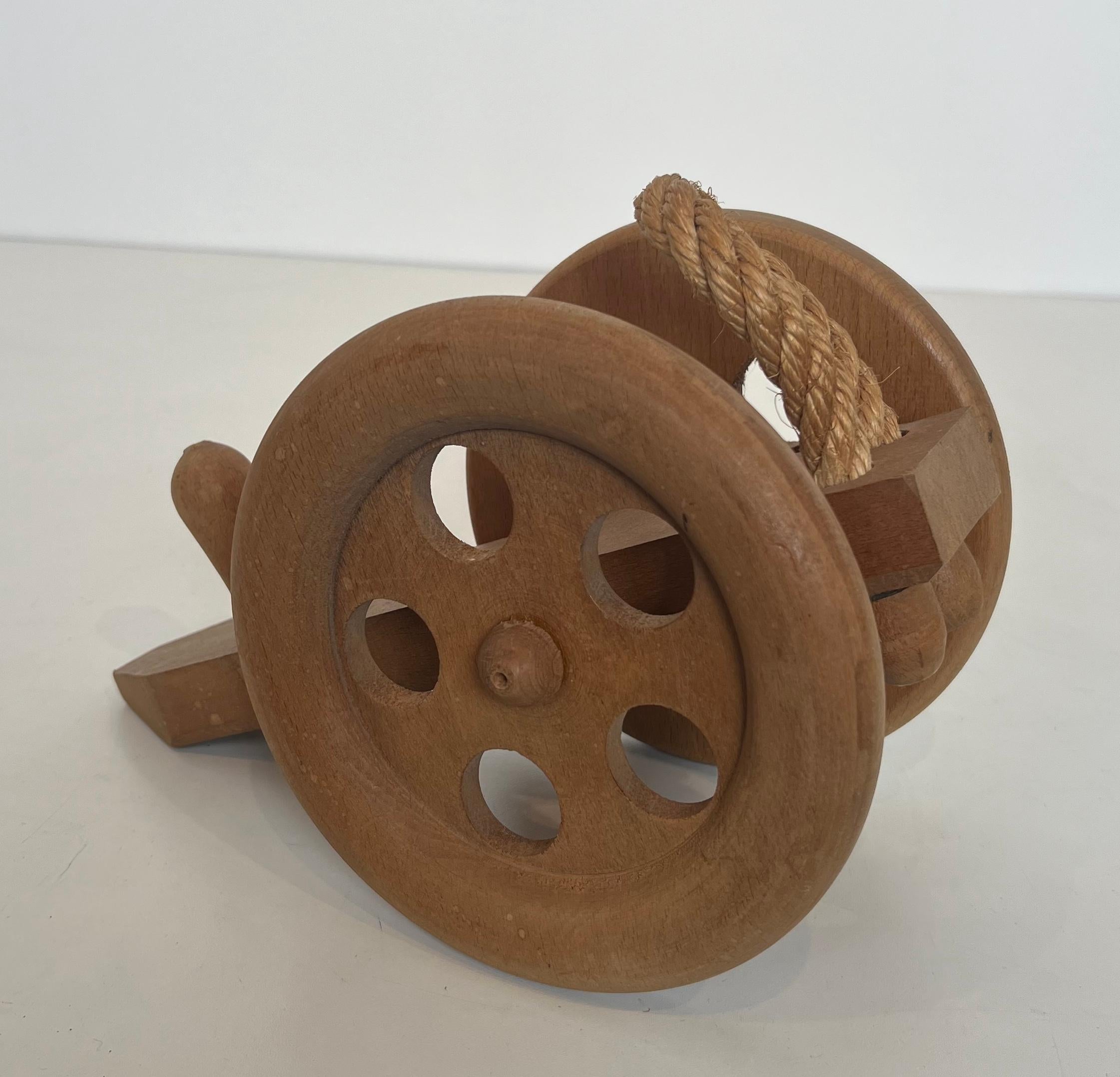 Holz- und Seilflaschenhalter mit Darstellung eines Kanonen. Französisches Werk von Audoux Minet im Angebot 12