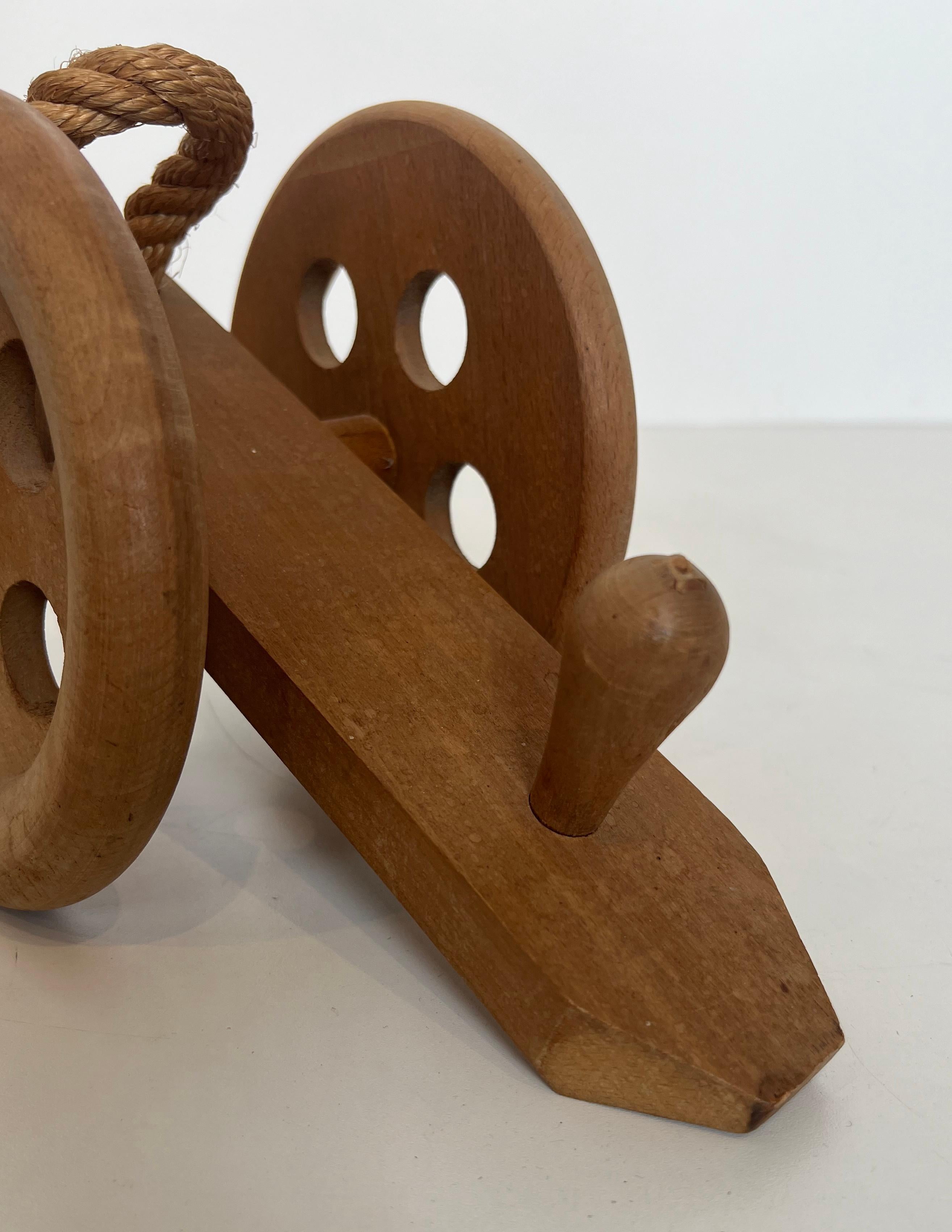 Holz- und Seilflaschenhalter mit Darstellung eines Kanonen. Französisches Werk von Audoux Minet im Angebot 13