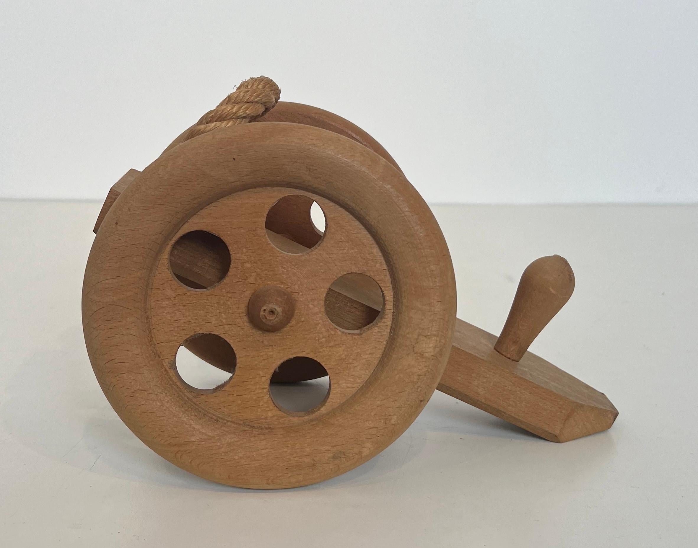 Holz- und Seilflaschenhalter mit Darstellung eines Kanonen. Französisches Werk von Audoux Minet im Zustand „Gut“ im Angebot in Marcq-en-Barœul, Hauts-de-France