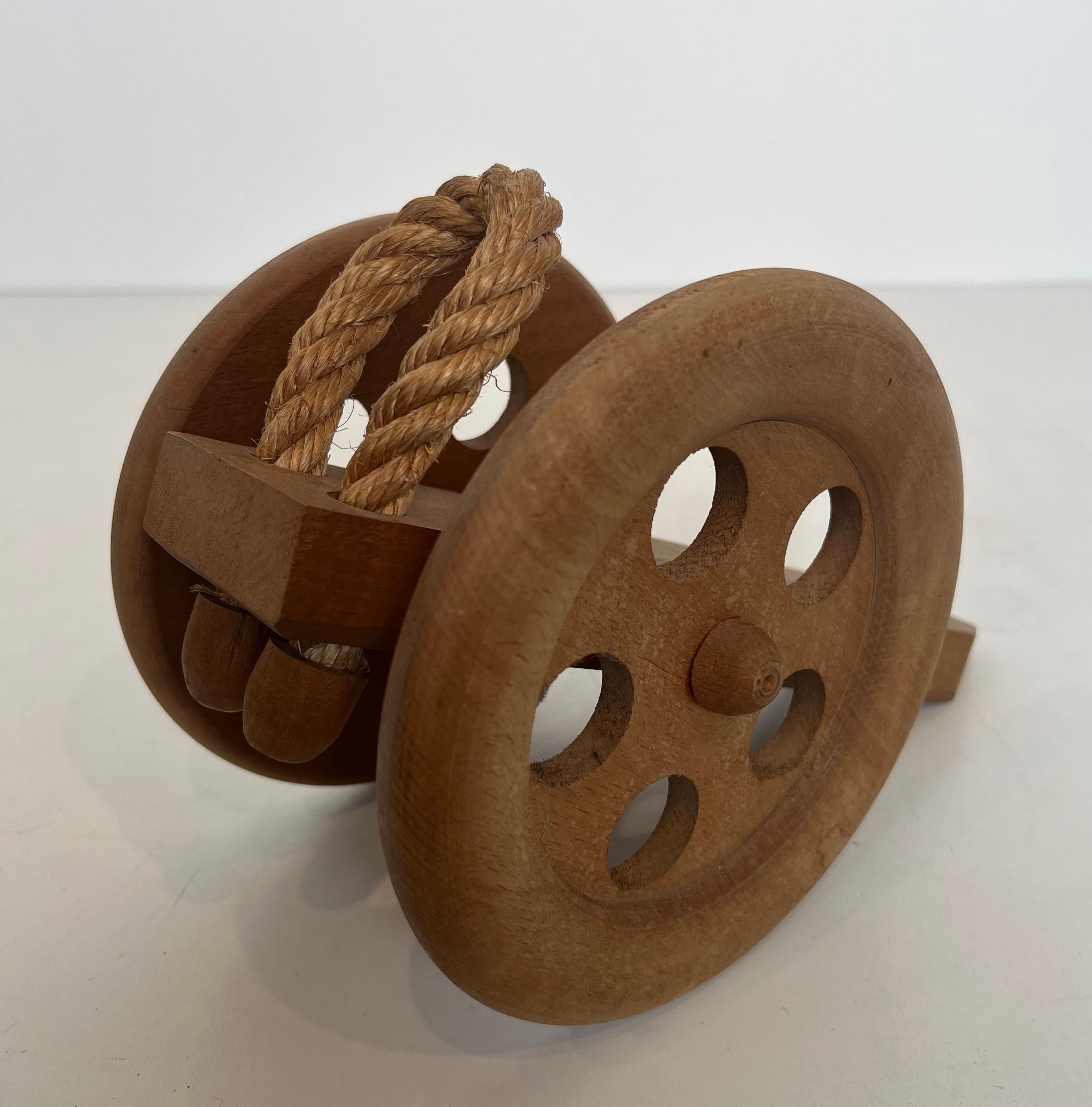 Holz- und Seilflaschenhalter mit Darstellung eines Kanonen. Französisches Werk von Audoux Minet (Ende des 20. Jahrhunderts) im Angebot
