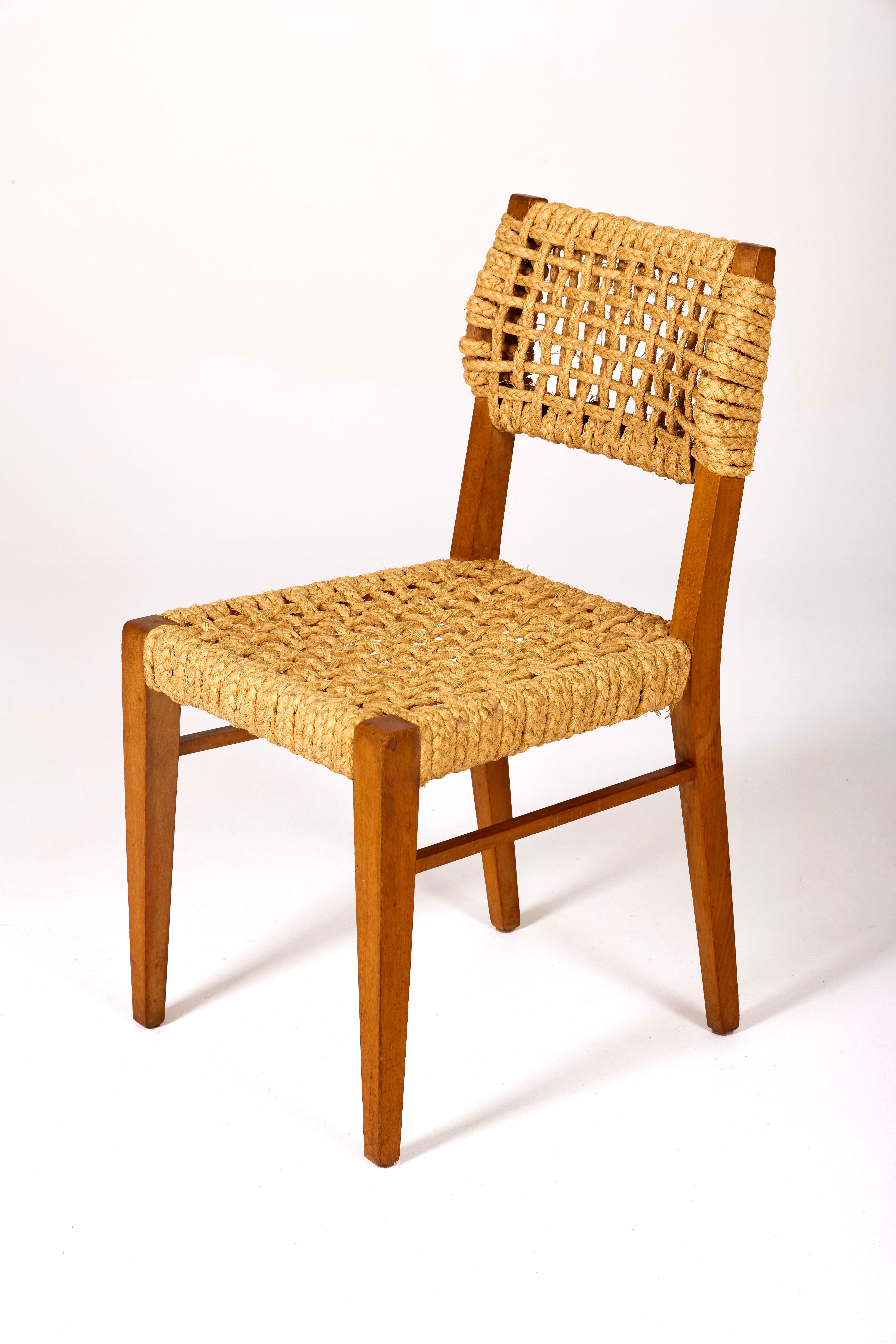 Chair by the French designer couple Adrien Audoux & Frida Minet, from the 1950s. The backrest and seat are made of woven hemp, and the base is wooden. Overall good condition with some signs of wear on the weaving. Two chairs available.
LP1182