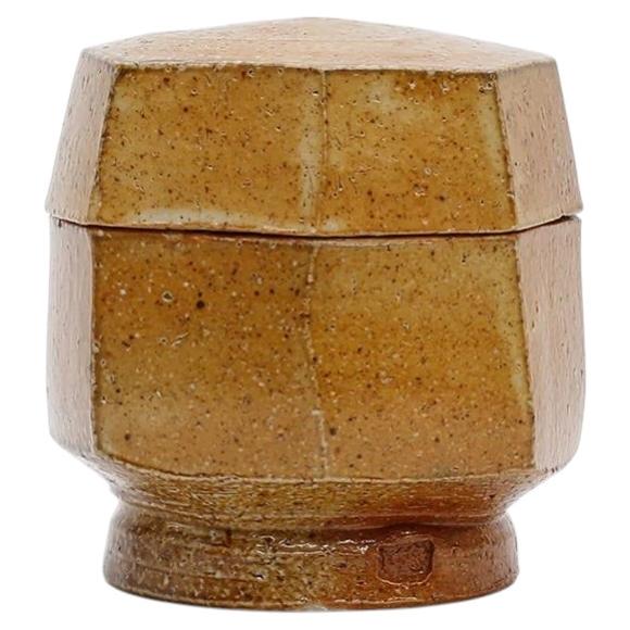 Boîte en bois et en sel cuite par le potier américain Michael Simon