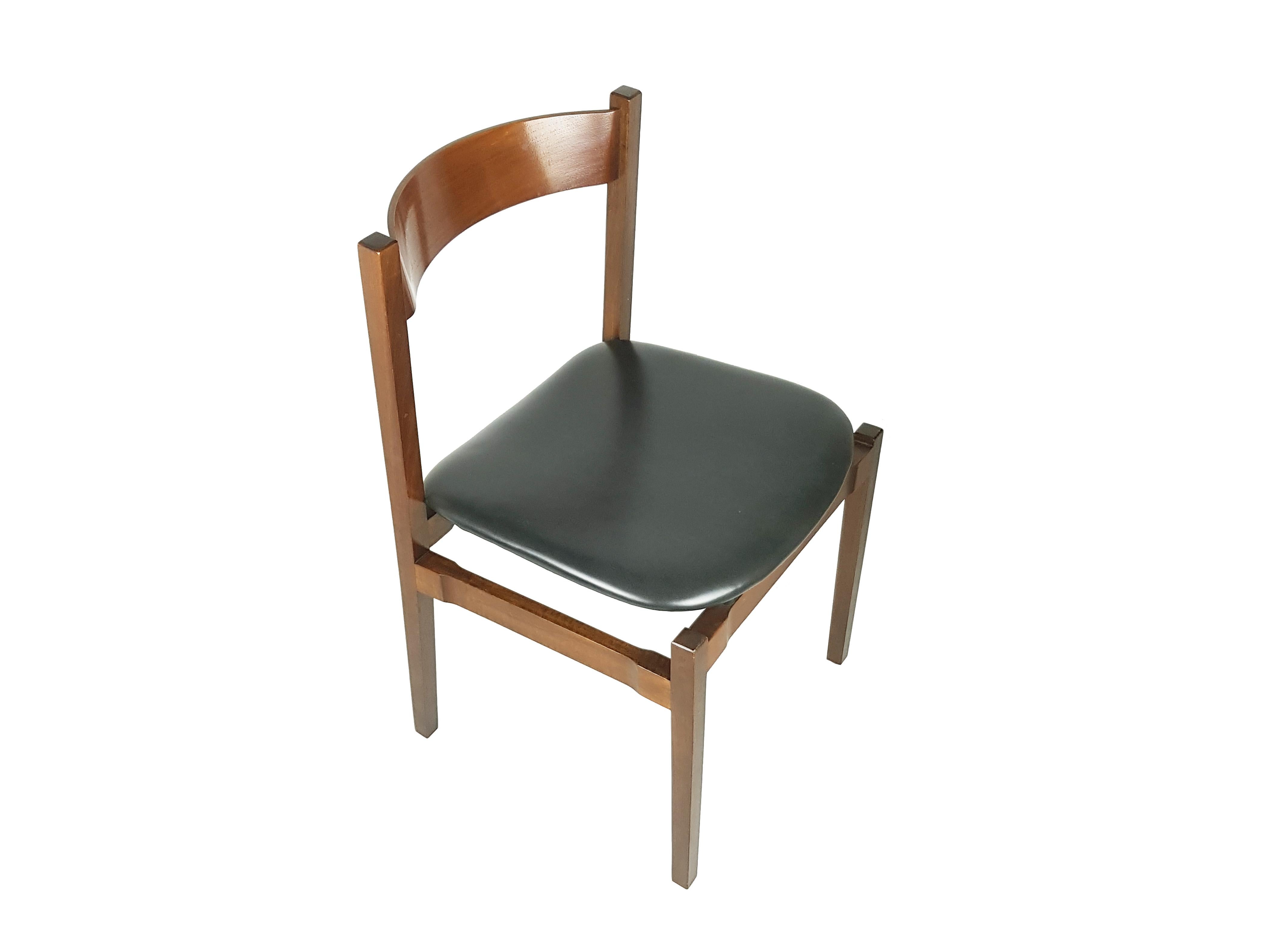 Wood and skai, 1960s dining Chairs Model 104 by G. Frattini for Cassina For Sale 3