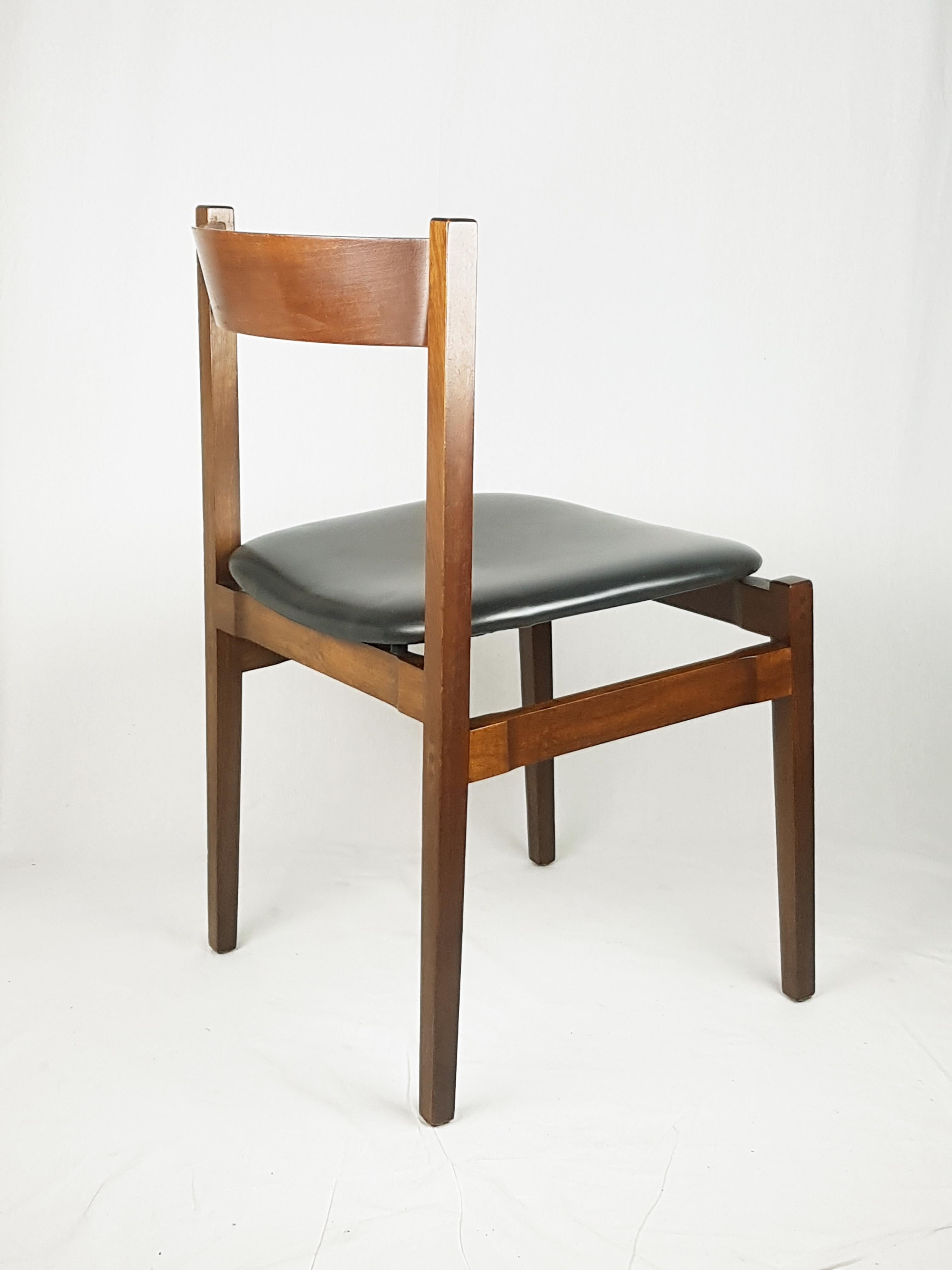 Wood and skai, 1960s dining Chairs Model 104 by G. Frattini for Cassina For Sale 5