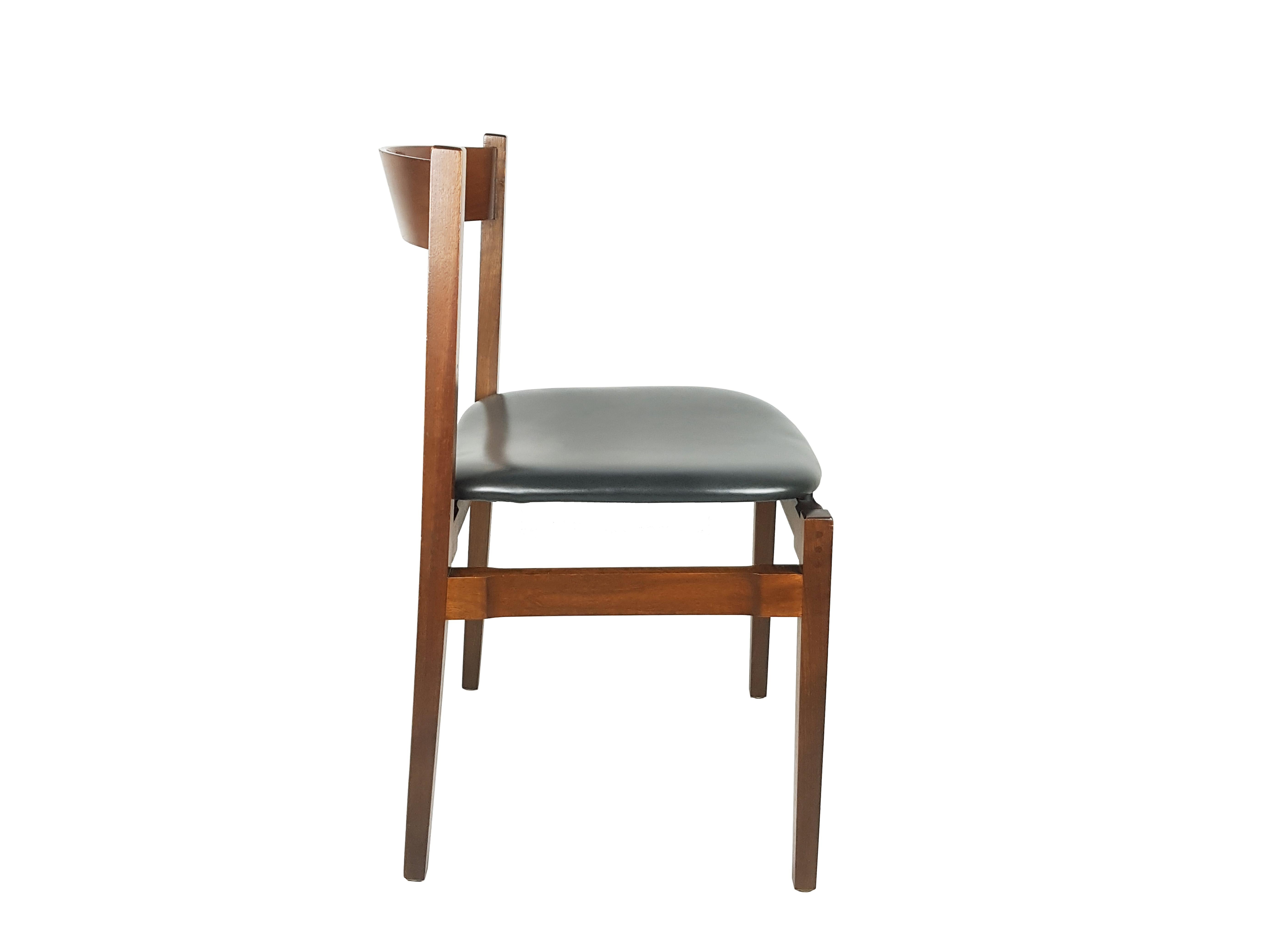 Cuir Wood and skai, chaises de salle à manger des années 1960, modèle 104 de G. Frattini pour Cassina en vente