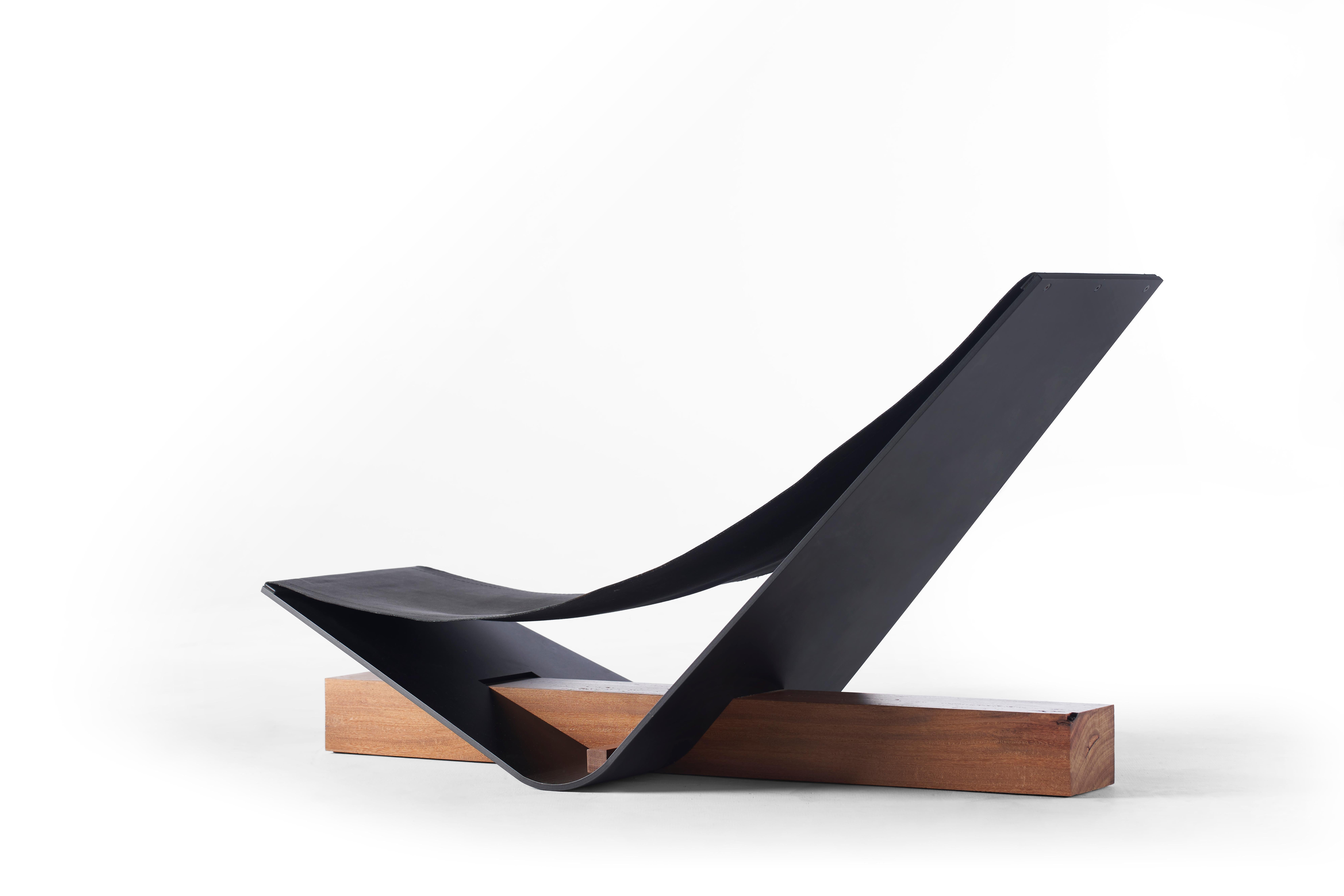 Poltrona Rede in legno e acciaio di Atelier A. Ferri
Dimensioni: L 61 x P 128 x H 73 cm. 
Materiali: Wood, Steele.  


ANDRÉ FERRI
André Ferri è di Belo Horizonte, nato nel 1990, laureato in Architettura e Urbanistica con una specializzazione in