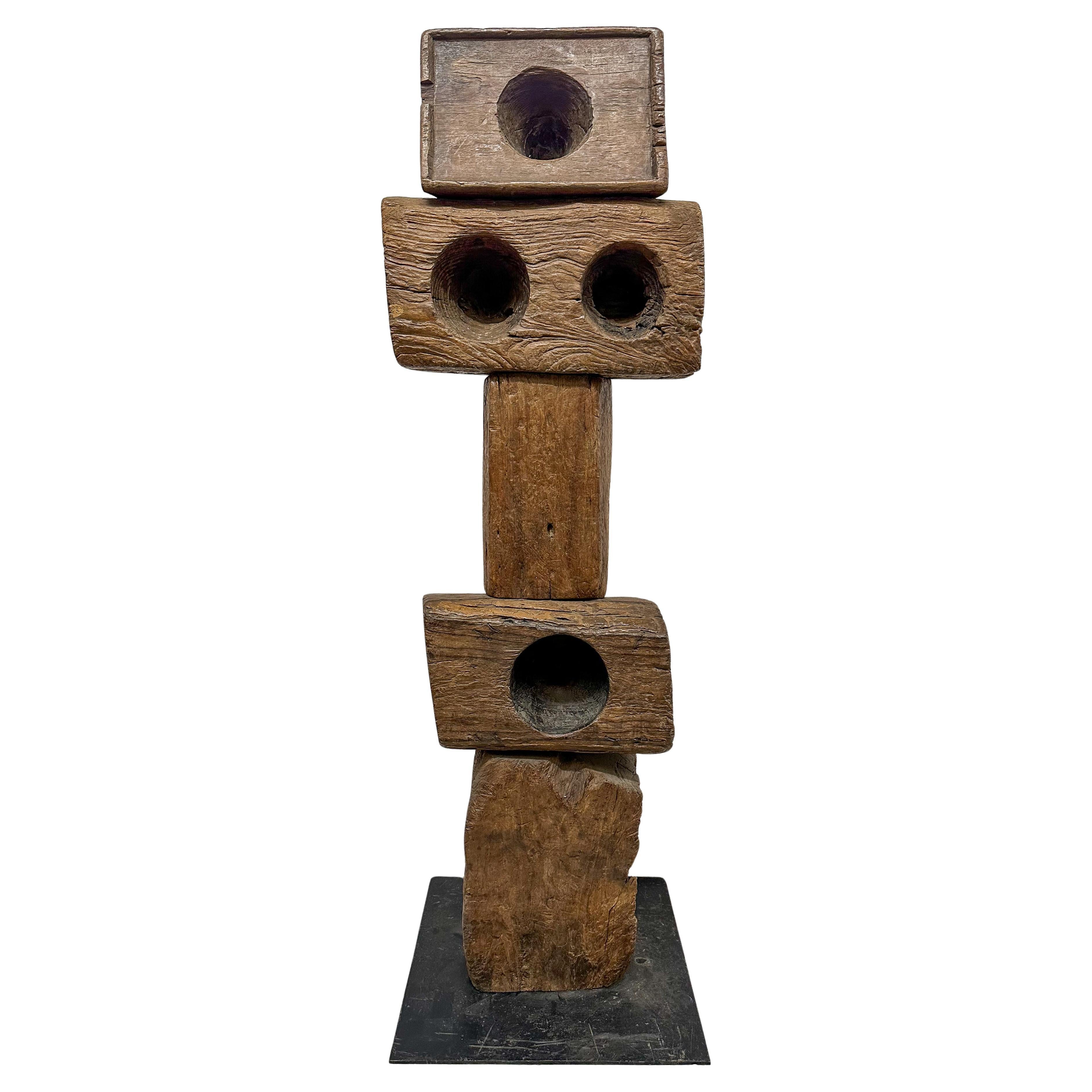 Totem in legno e acciaio