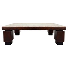 Grande table basse en bois et travertin