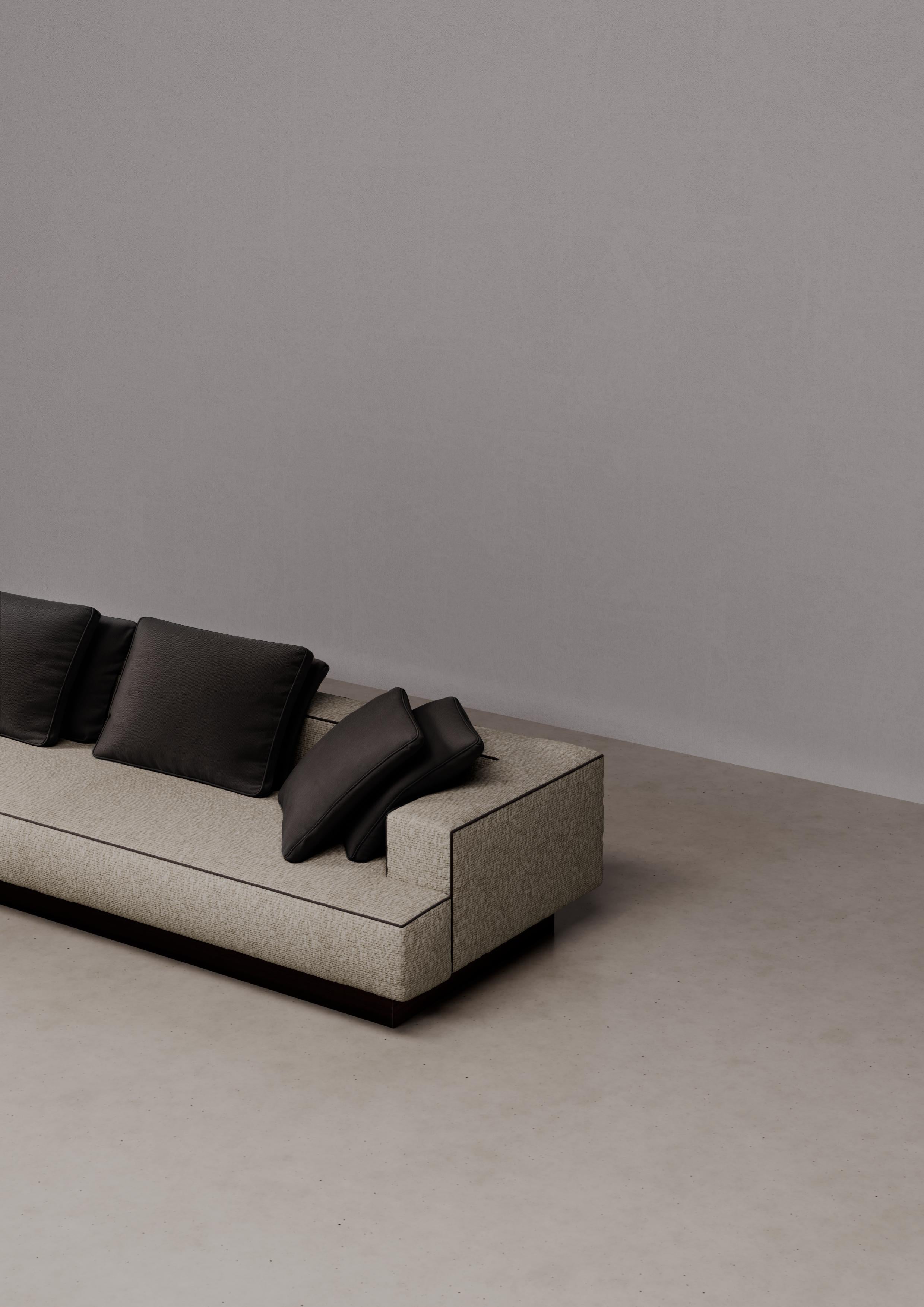 Meganta Sofa aus Holz und mit Polsterung von Dainelli Studio Atelier A (Italienisch) im Angebot