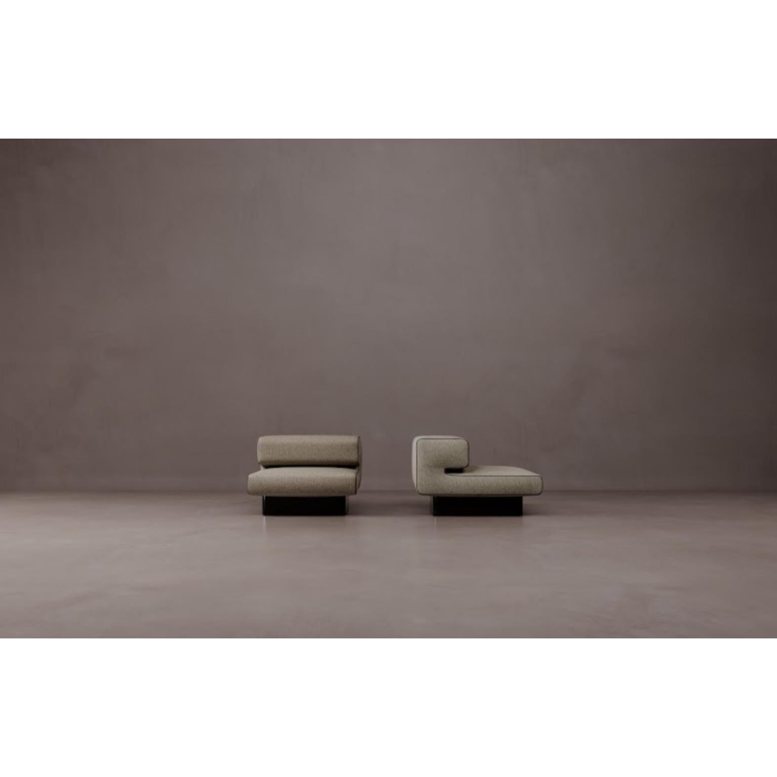 Proper Sessel aus Holz und Polsterung von Dainelli Studio Atelier A im Zustand „Neu“ im Angebot in Geneve, CH