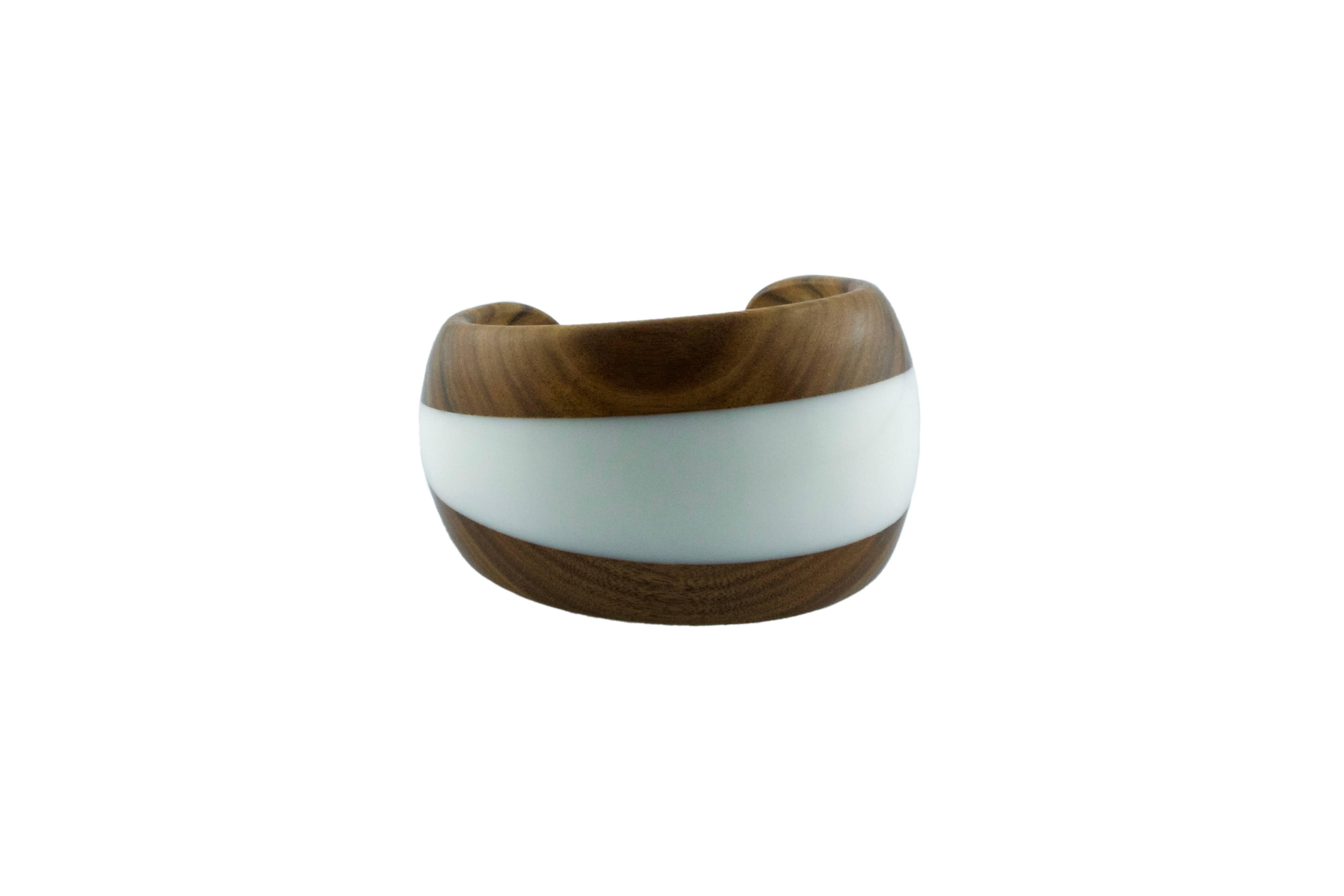 This modern and spectacular bracelet is totally hand carved made in wood and white methacrylate.
