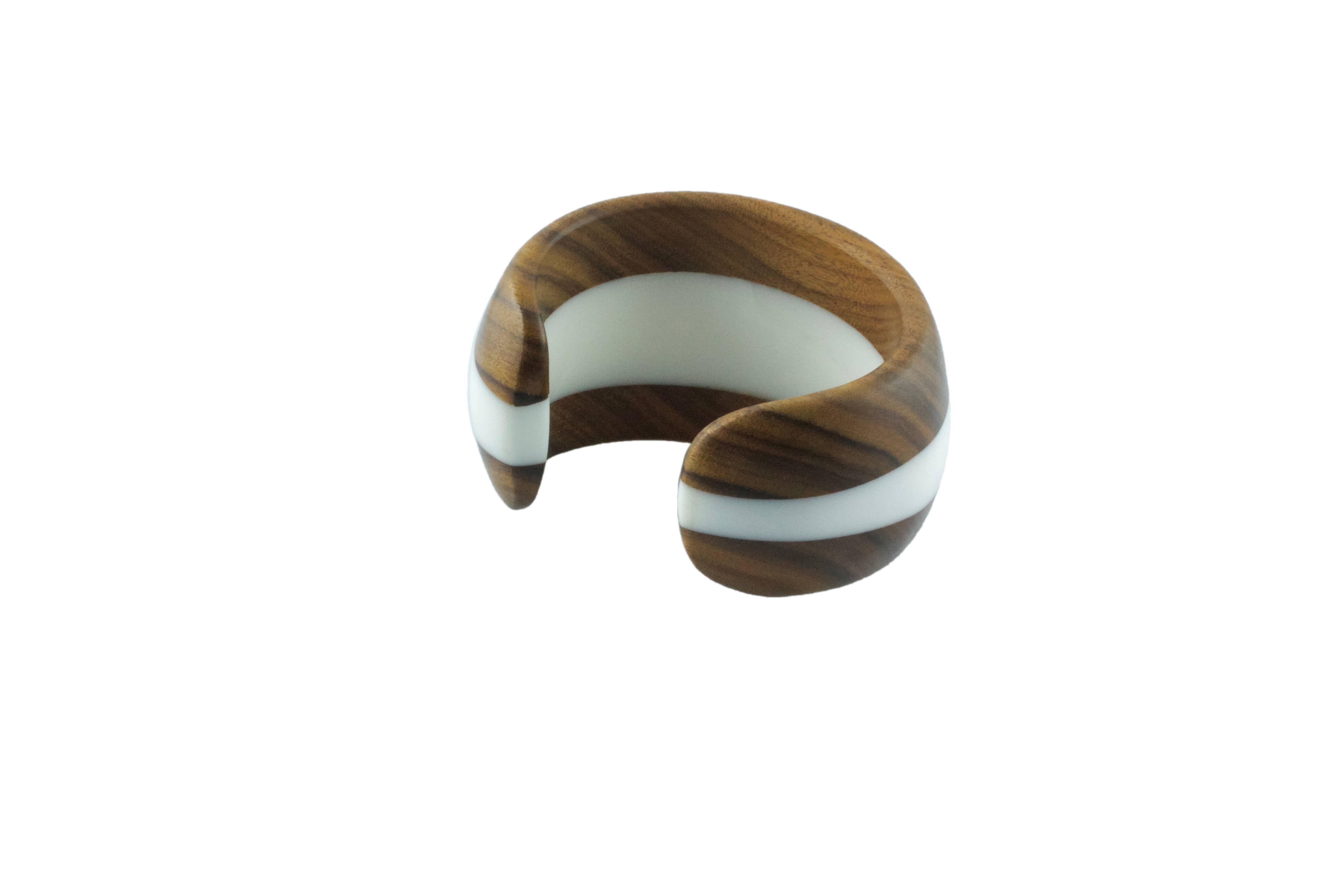 Wood and White Methacrylate Cuff Bracelet In New Condition In Milano, IT
