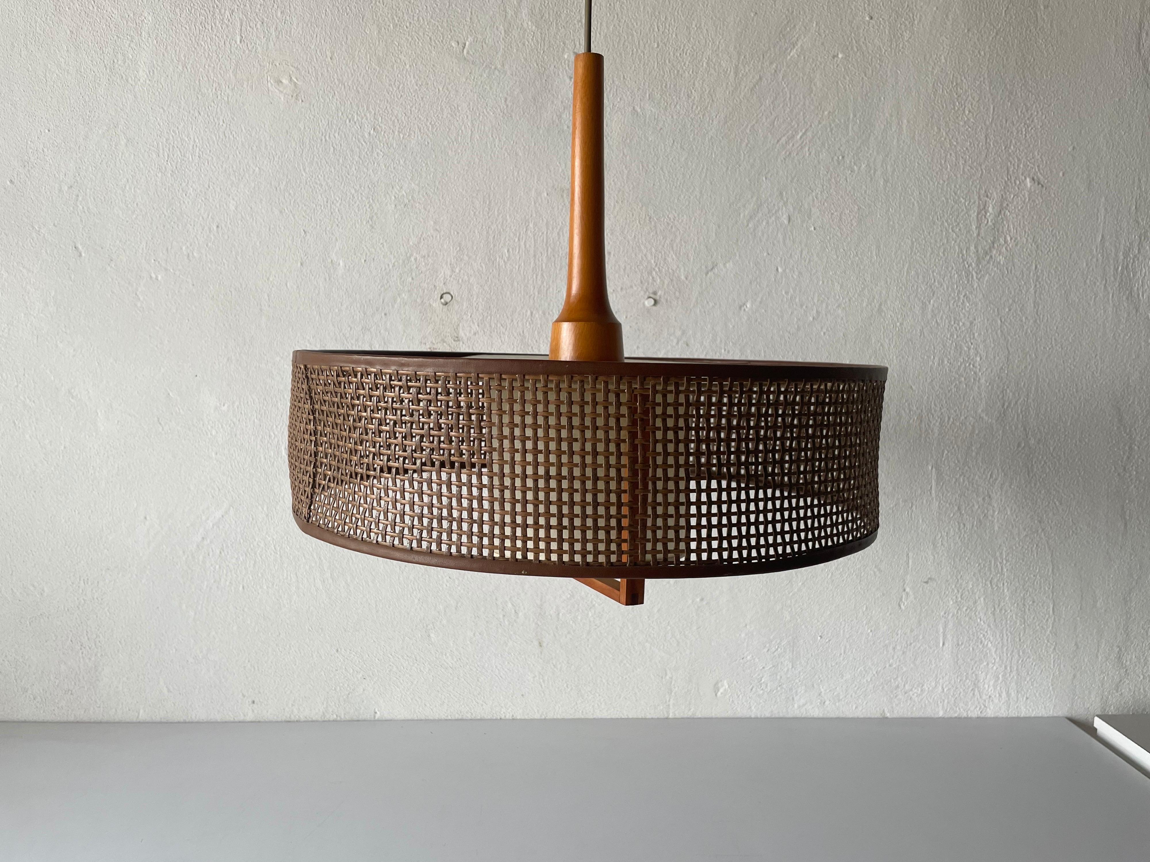 Exceptional Wood and Wicker pendant lamp by Temde, 1960s Switzerland

Lampshade is in very good vintage condition.


This lamp works with E27 light bulb. Max 100W
Wired and suitable to use with 220V and 110V for all