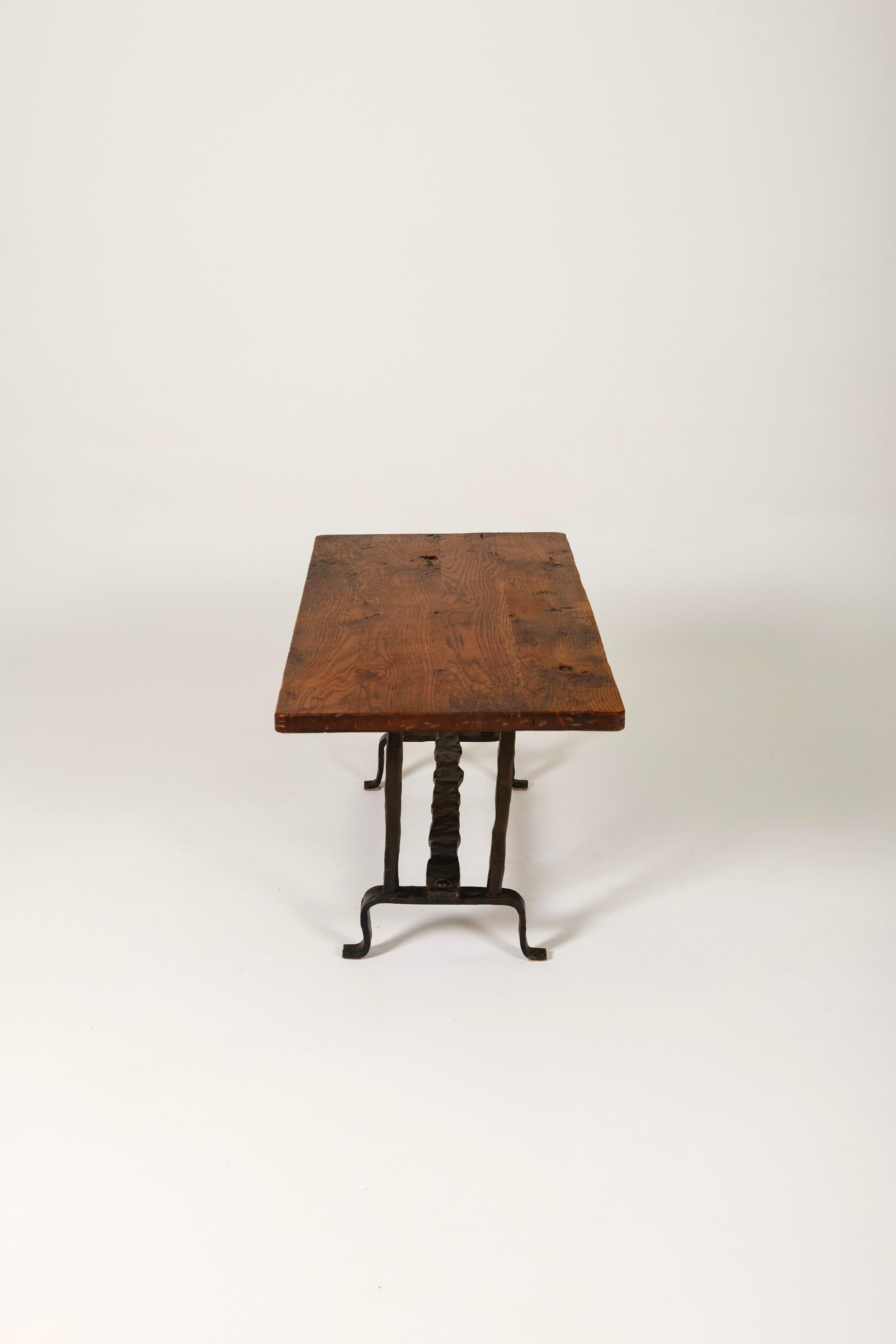 Coffee table or side table with an oak top and wrought iron base. French folk art that can be paired with furniture from the Marolles workshops. Very good condition.
LP1194
