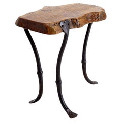 Mesa auxiliar trípode de madera y hierro forjado - Años 60