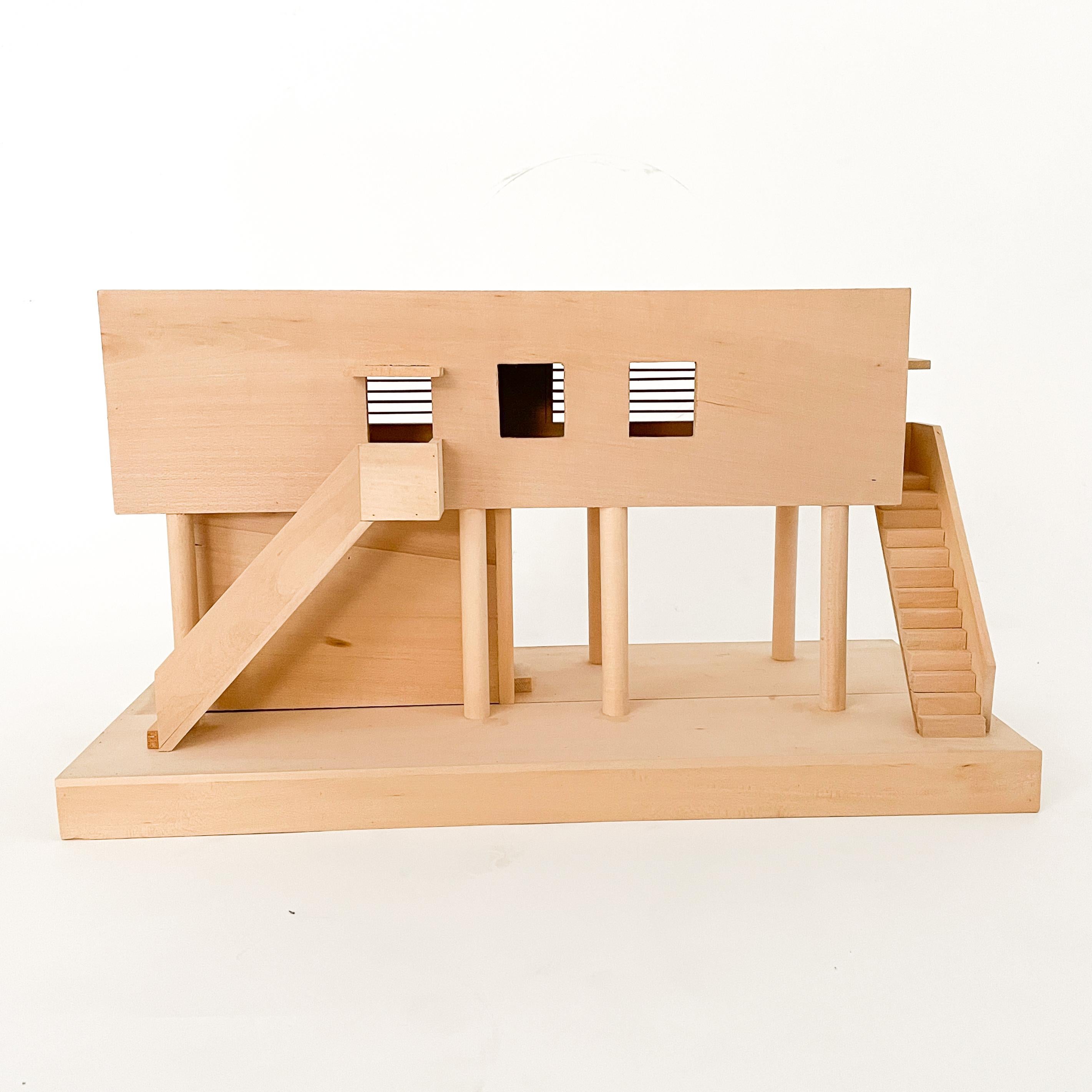 Architectural wood model of a modern home. Hand made with excellent craftsmanship.
Excellent vintage condition: Light soiling in the form of dust settling on natural, unfinished wood, but otherwise without any damage.
 