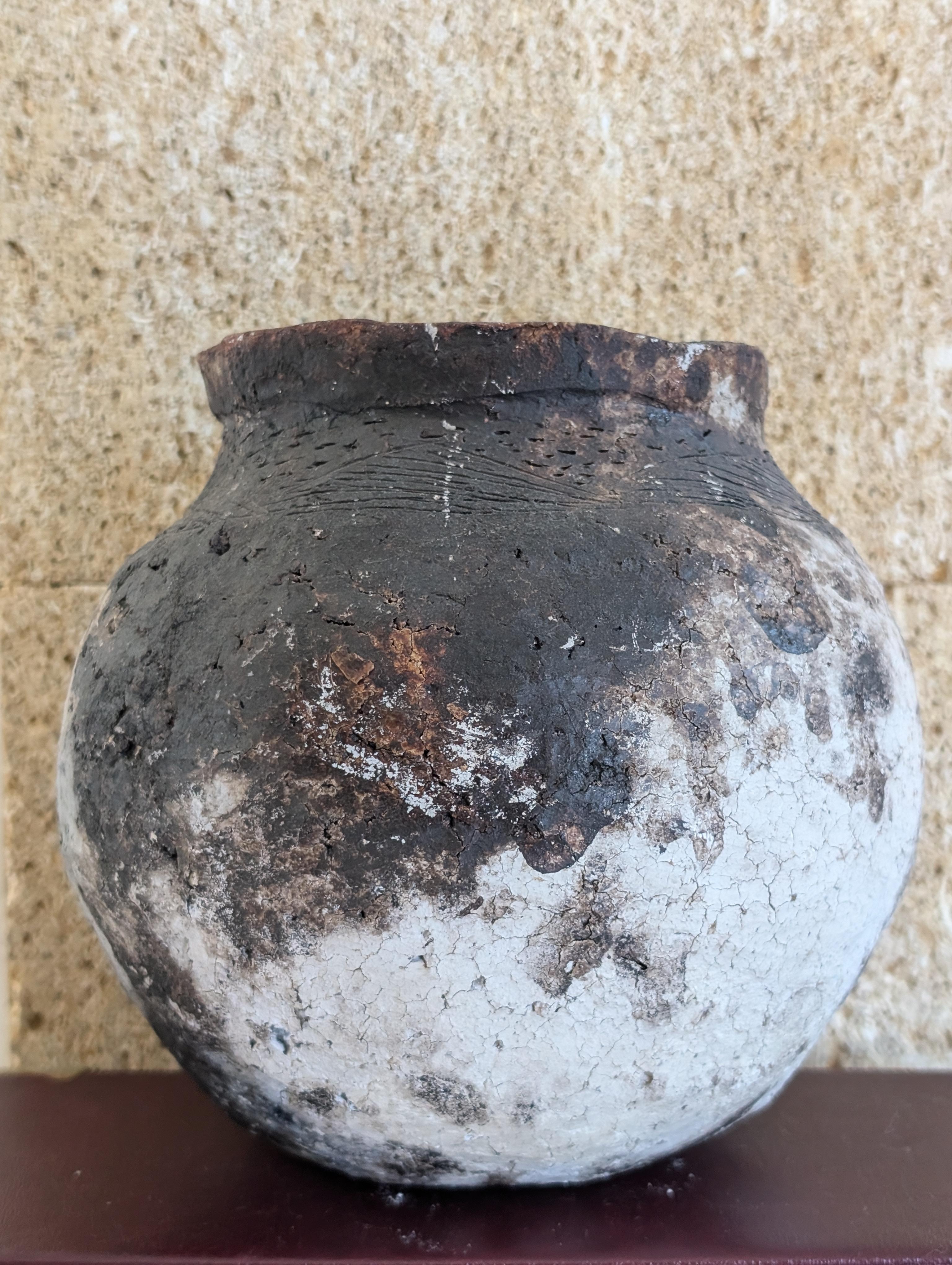 Angolano Vaso in Wood and Ash, cotto in argilla in vendita