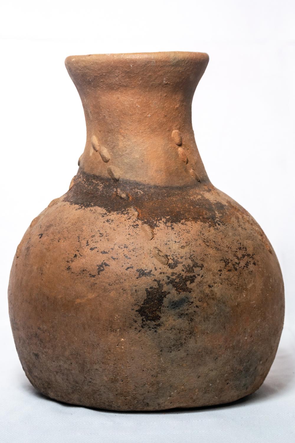 Angolano Vaso in argilla cotta Wood-Ash - Realizzato con argilla locale in vendita