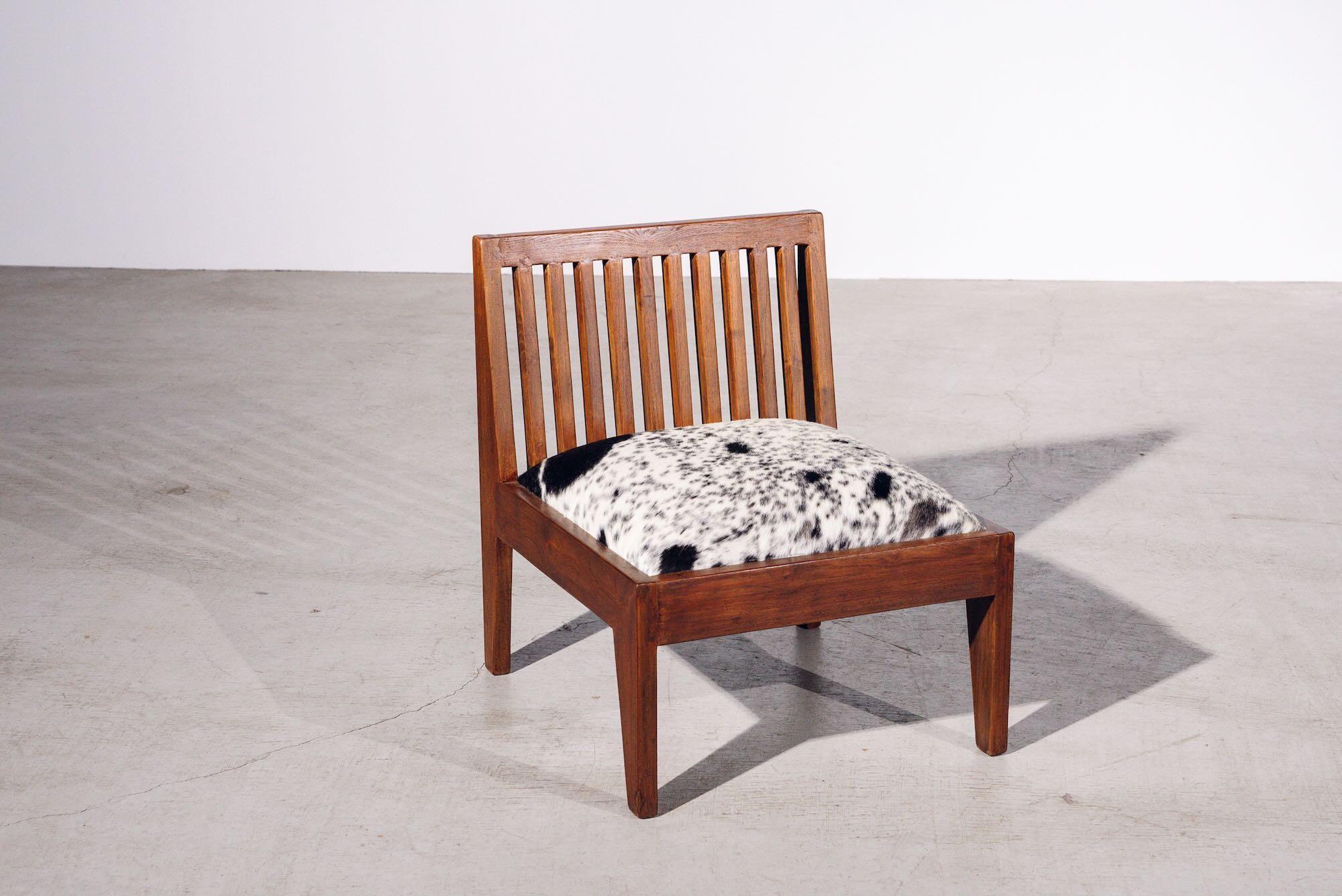 An authentic mid-century piece from Pierre Jeanneret’s legendary Chandigarh commission. Teak frame with fabric upholstered seat.

Letter : P.U./CH/011 (Panjab University/ Chair N° 11)