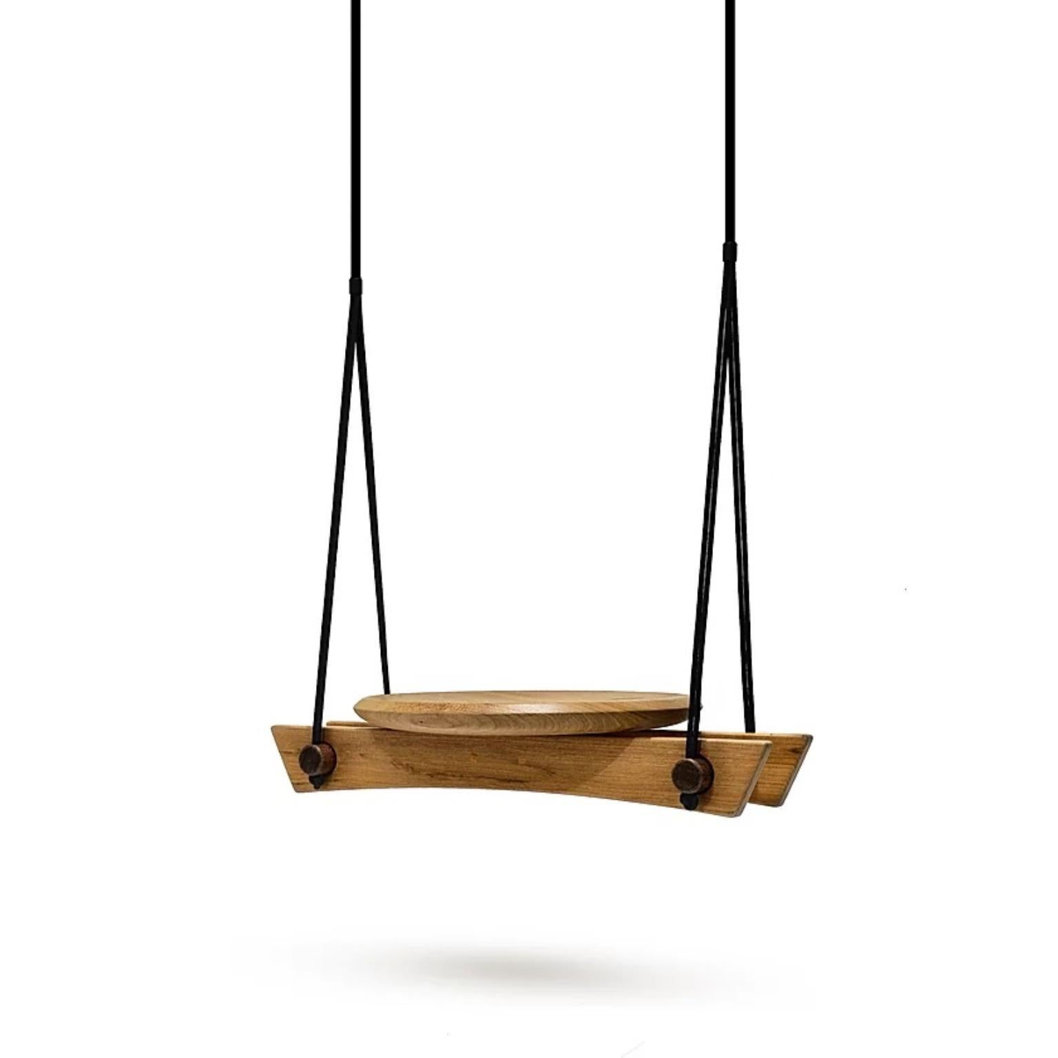 Wood Balanço Viga di Atelier Andre Ferri
Dimensioni: L 71,5 x P 13 x H 43,5 cm. 
Materiali: Wood.  


ANDRÉ FERRI
André Ferri è di Belo Horizonte, nato nel 1990, laureato in Architettura e Urbanistica con una specializzazione in Design/One. Dopo