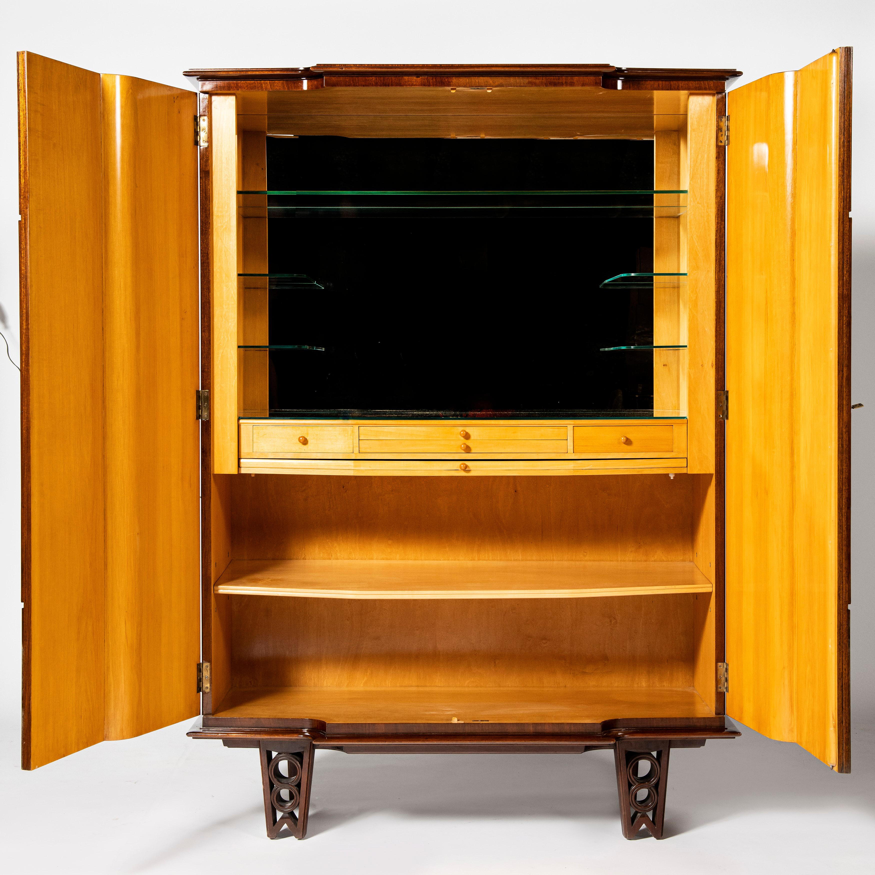 Wood bar by Englander & Bonta, Argentina, Buenos Aires, circa 1950.
With glass and mirror inside.