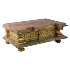 Base o pedestal de madera. Spanish School, siglo XVII.