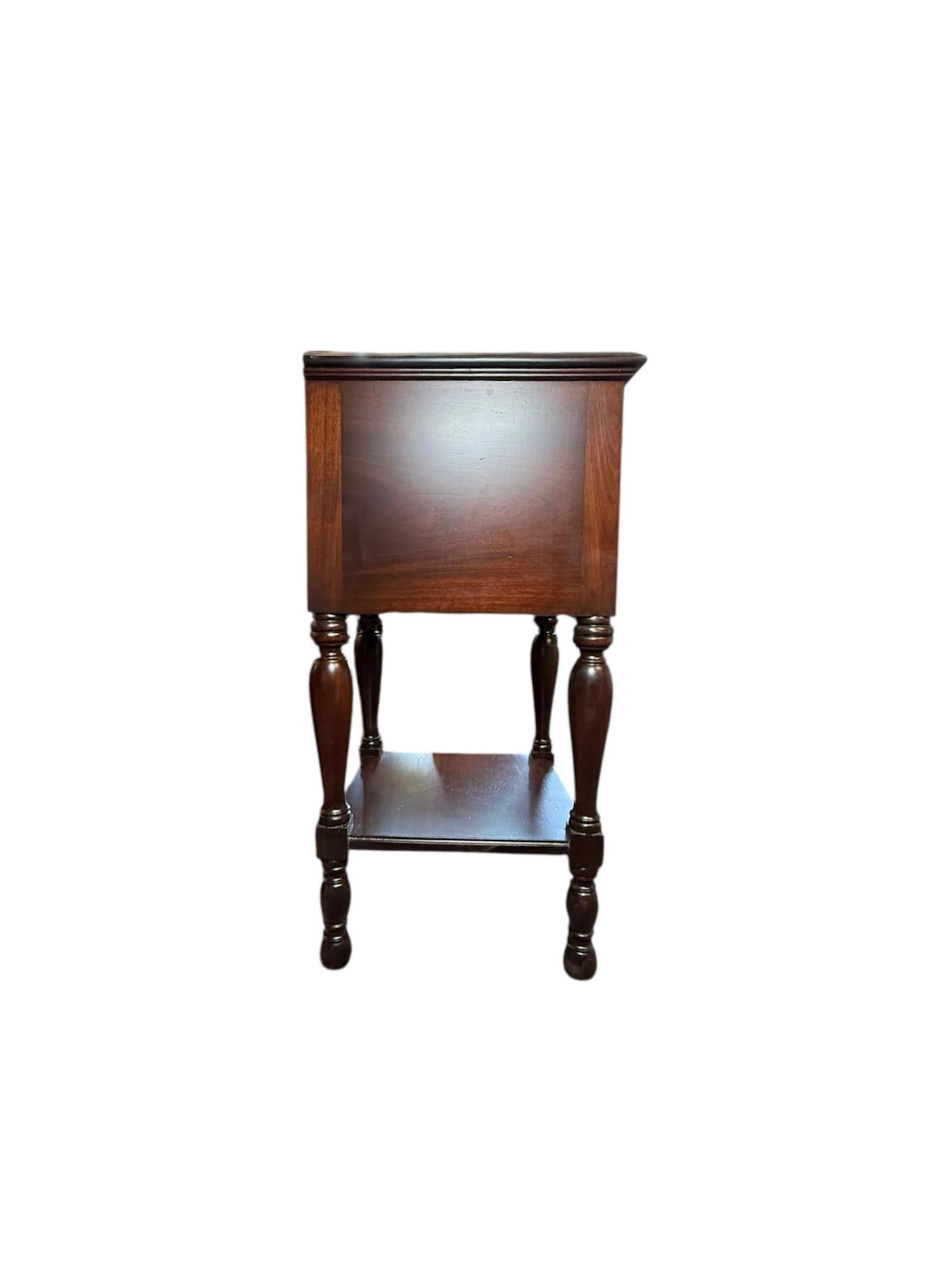 Hand-Crafted American Colonial Style Wood Bedside/Nightstand Table For Sale