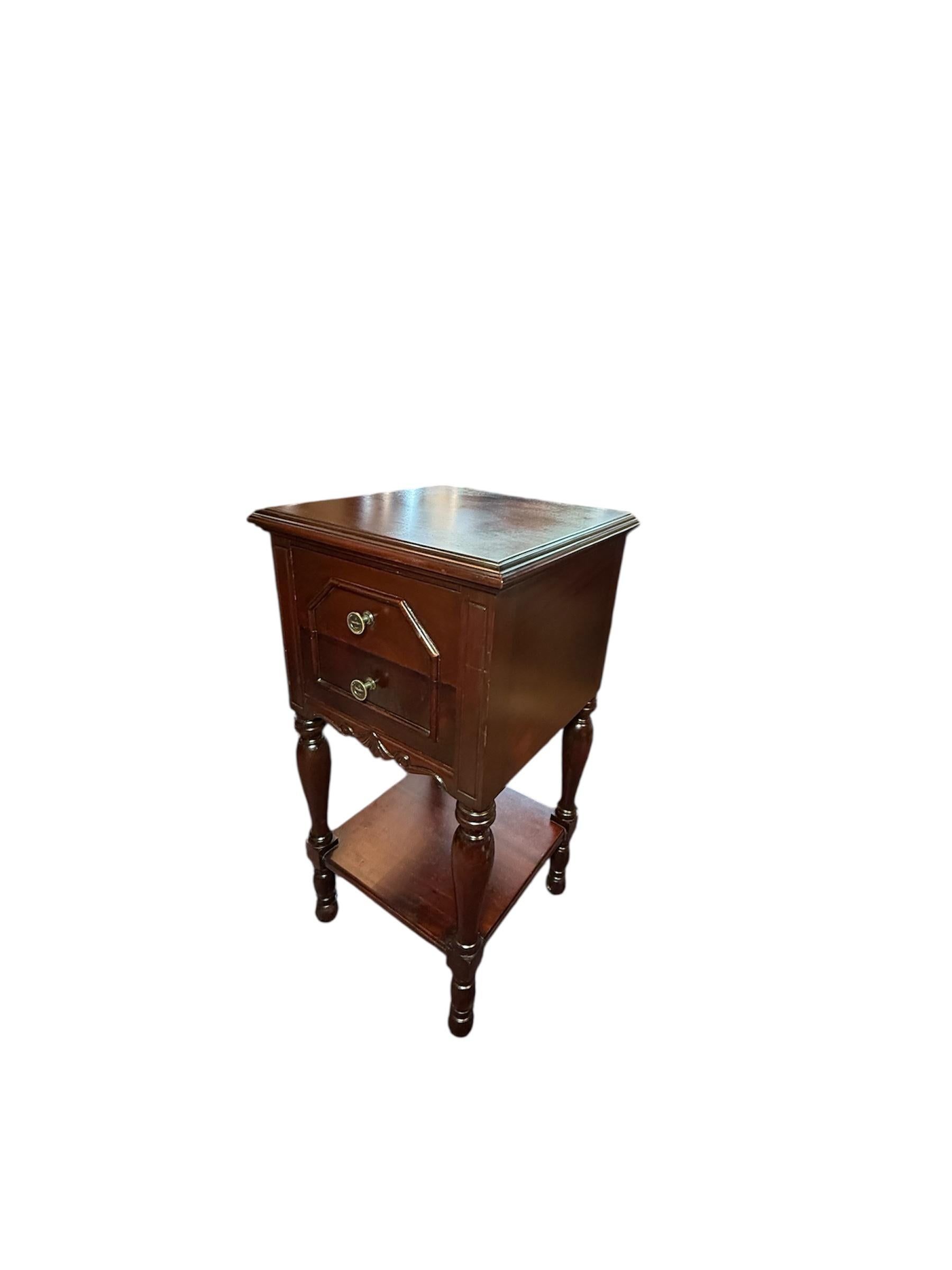 American Colonial Style Wood Bedside/Nightstand Table For Sale 2