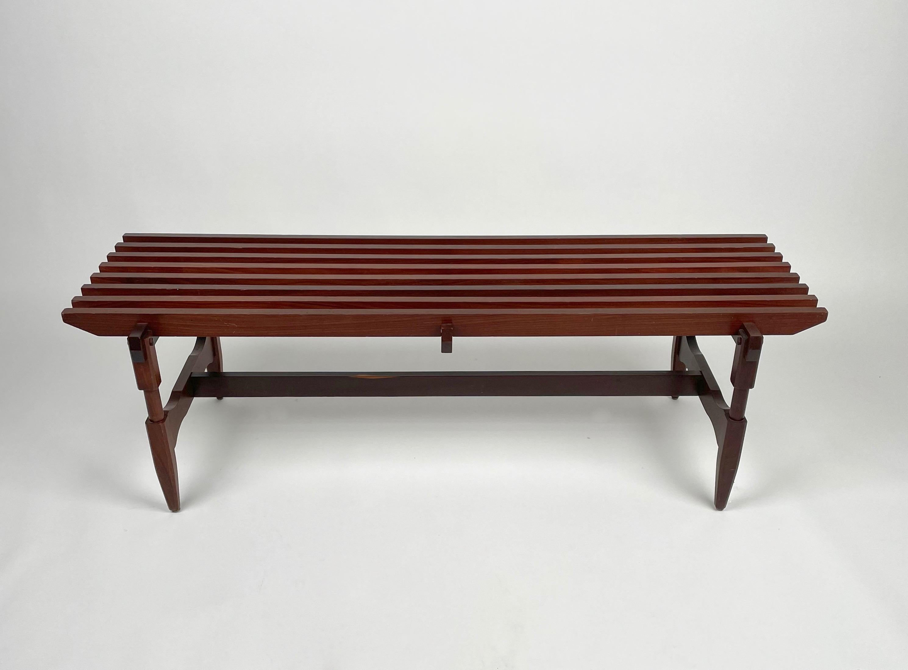 Rectangular wood bench attributed to the Italian designer Ico Parisi made in Italy in the 1950s.